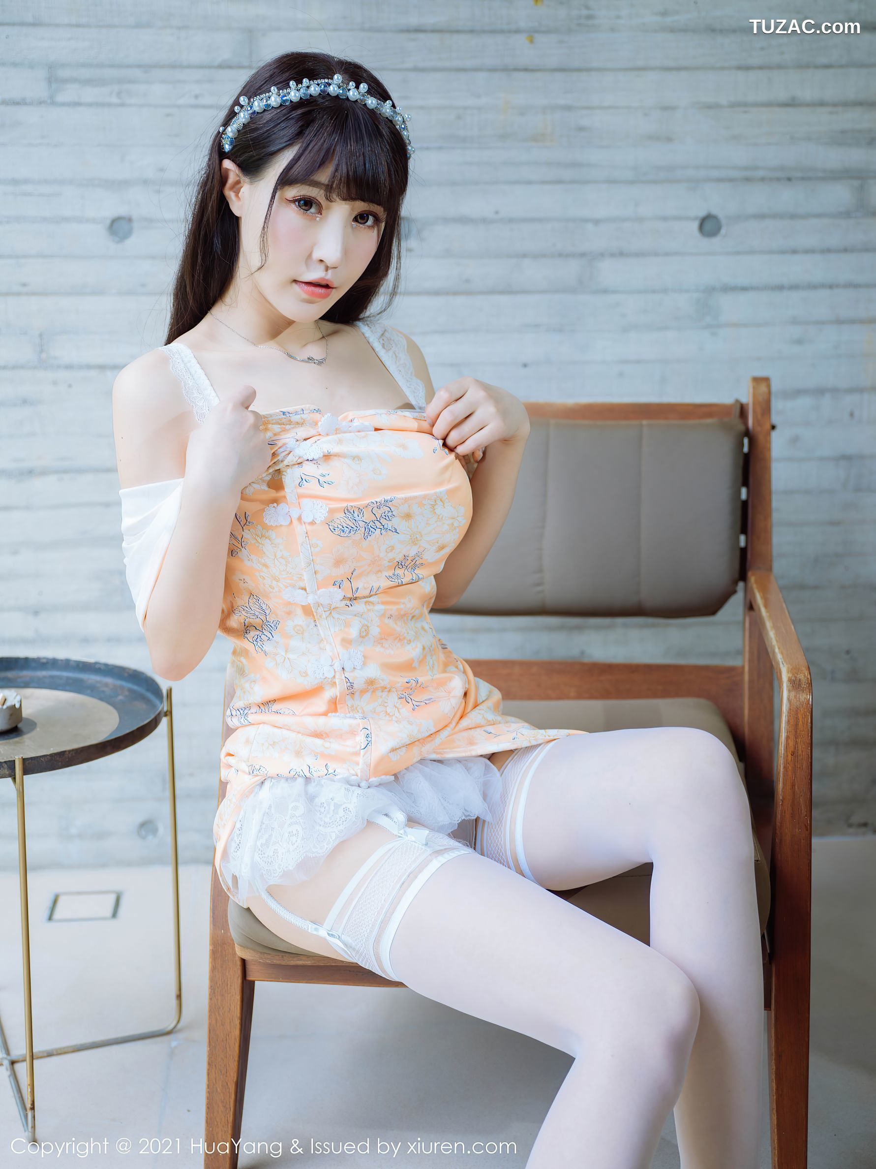 HuaYang花漾-436-朱可儿-浅橙色短旗袍白色蕾丝