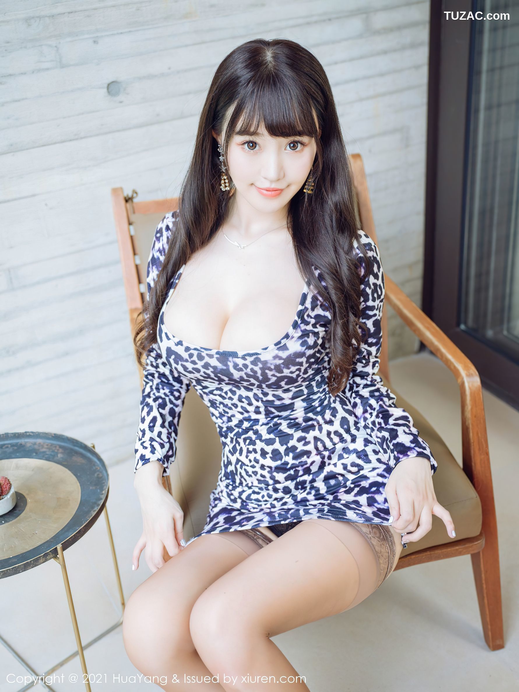 HuaYang花漾-459-朱可儿Flower-桂林旅拍-深V豹纹蕾丝袜