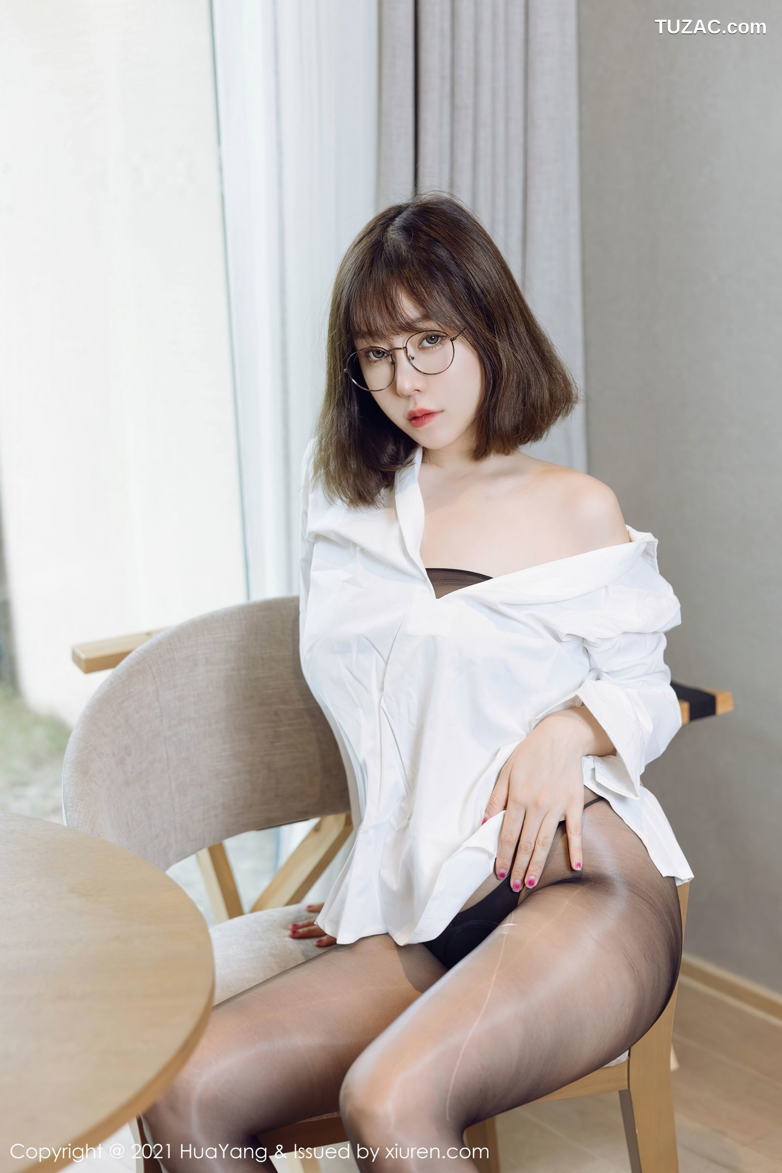 HuaYang花漾-460-王雨纯-成都旅拍-纯欲风格白衬衫连体黑丝