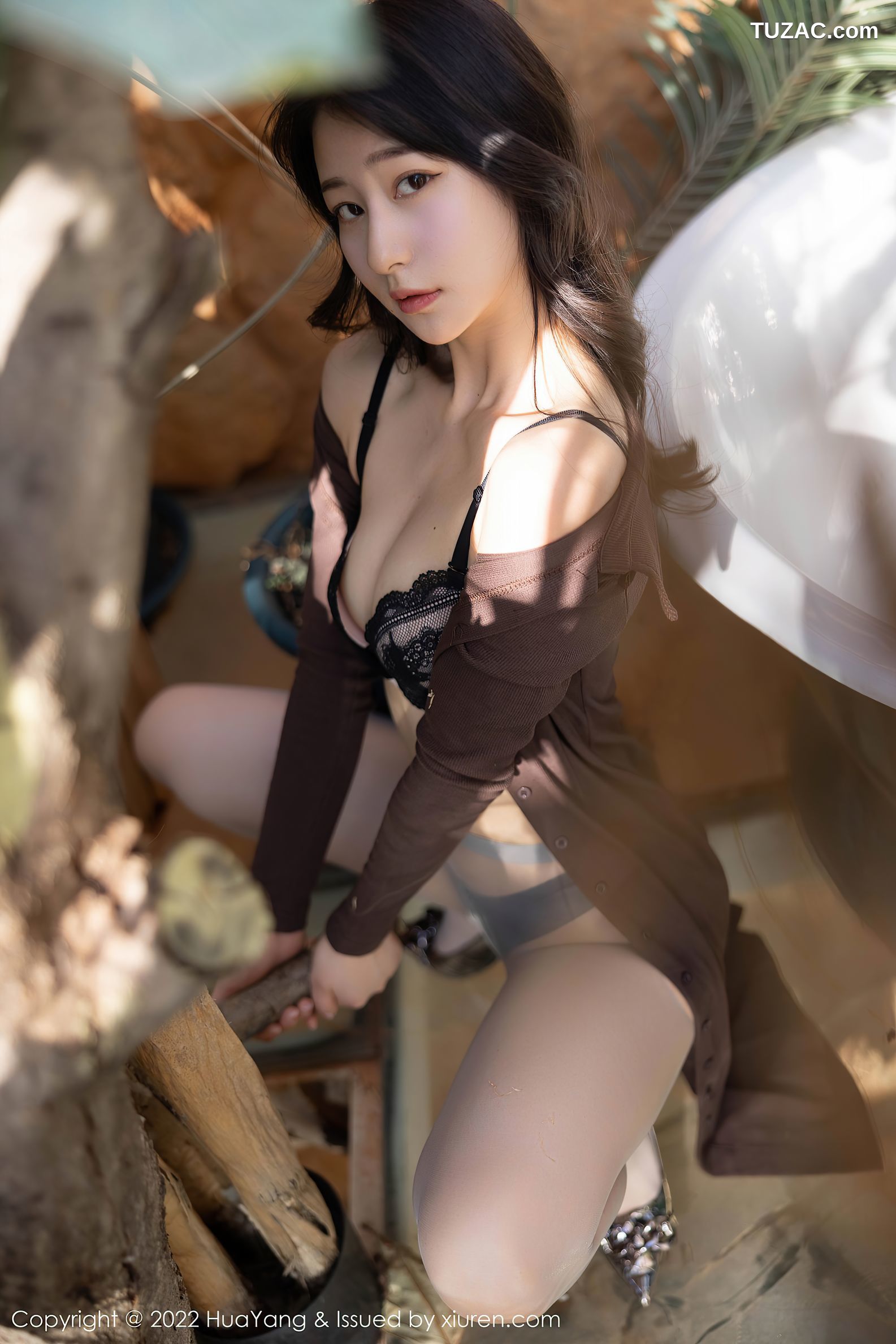 HuaYang花漾-496-熊小诺-大理旅拍-户外黑色蕾丝内衣超薄肉丝-2023.04.07