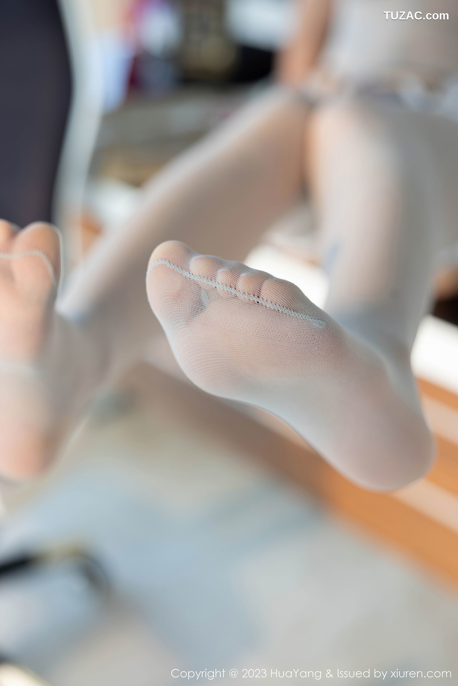 HuaYang花漾-530-朱可儿Flora-灰色轻透薄纱白丝吊带袜-2023.04.18