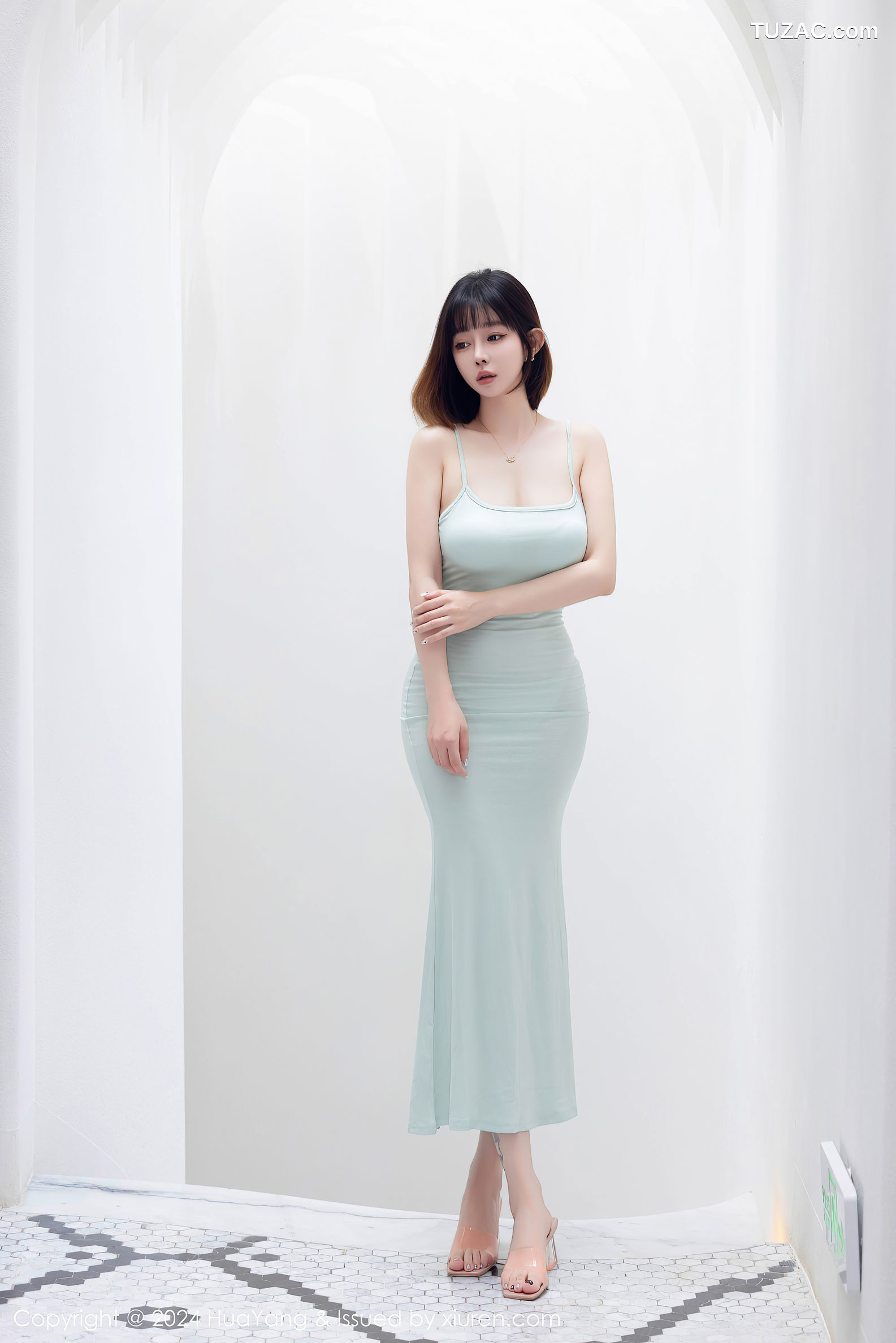 HuaYang花漾-586-王雨纯-淡绿吊带连衣裙-2024.06.28