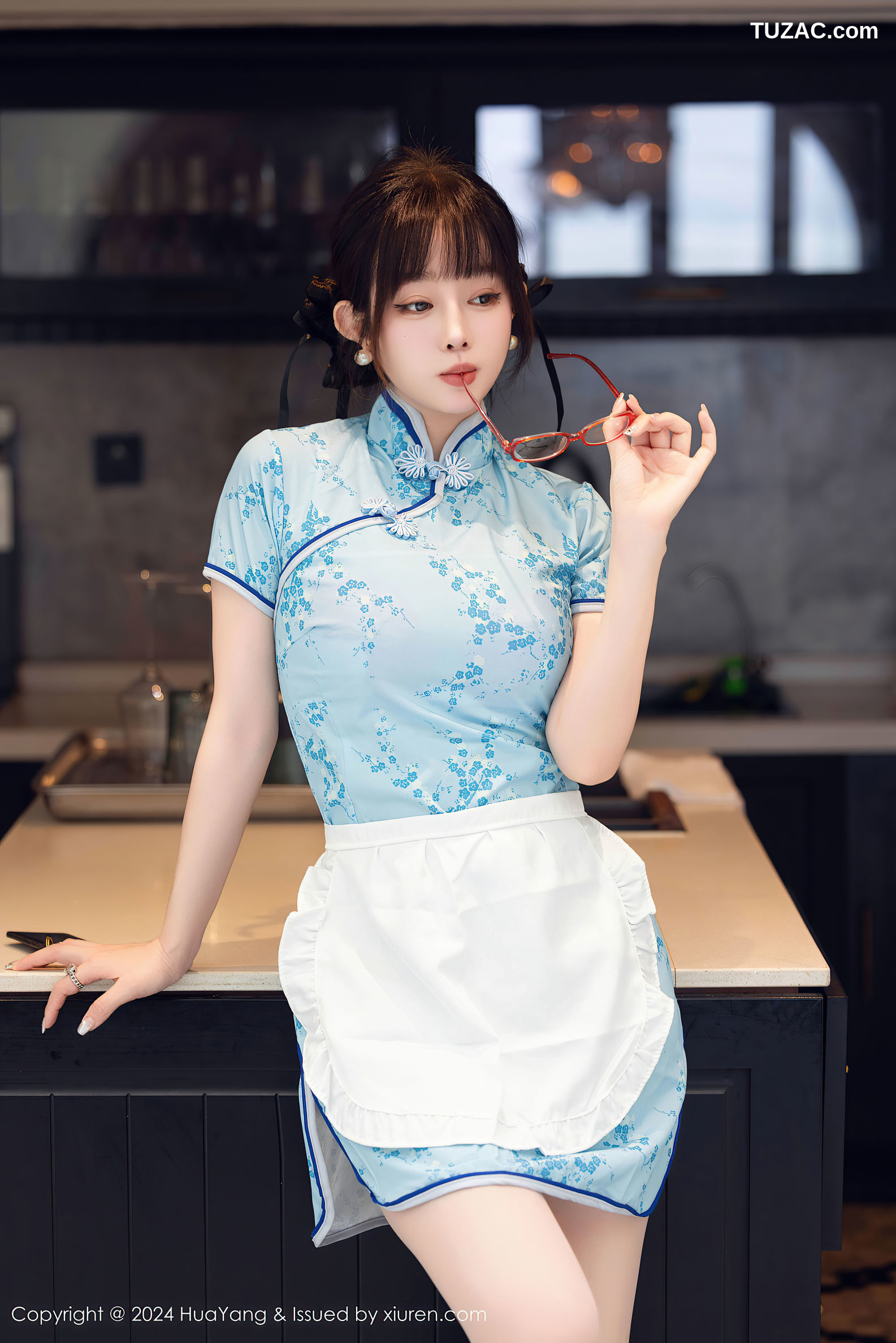 HuaYang花漾-593-王雨纯-湖蓝印花旗袍粉色内衣-2024.07.19