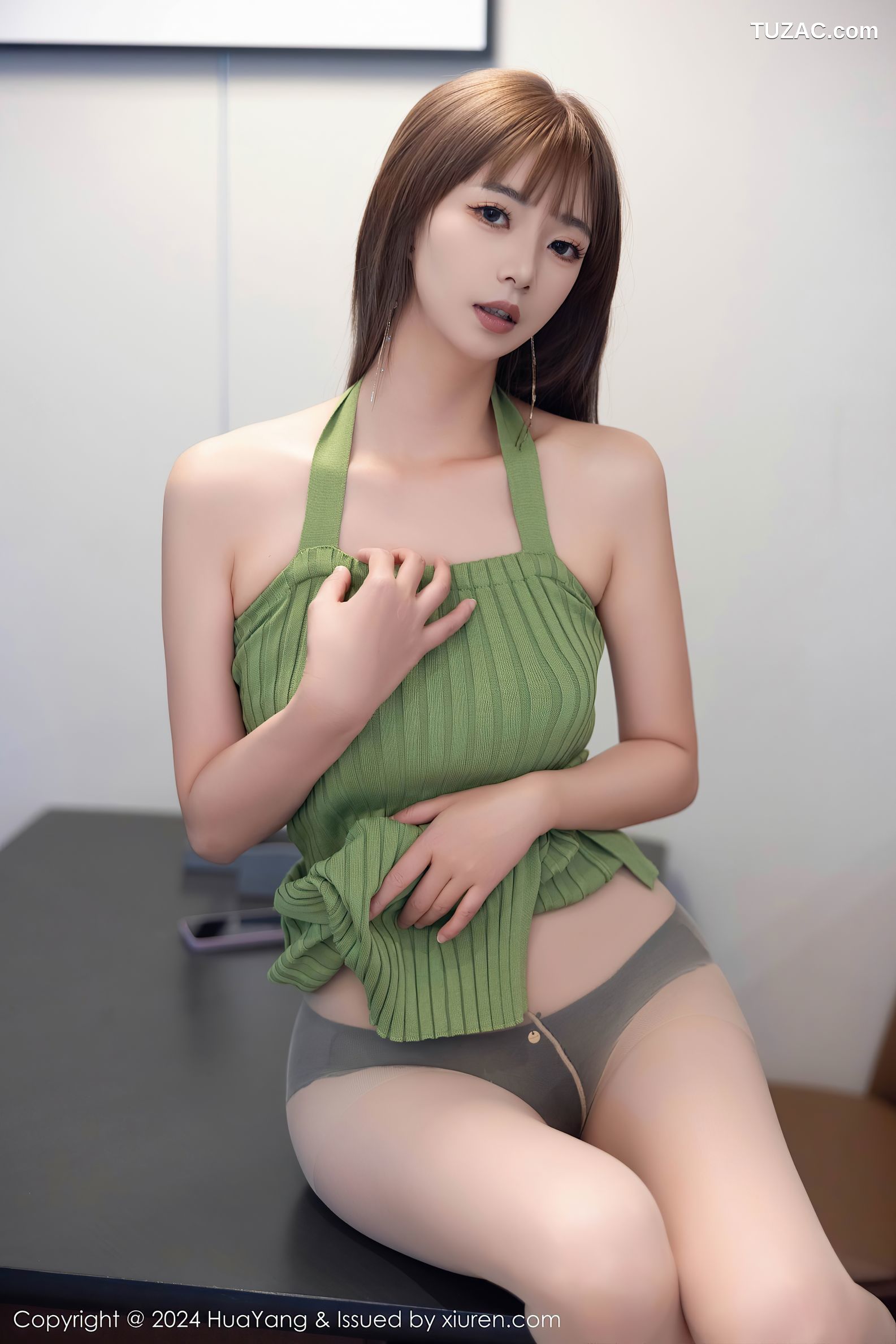 HuaYang花漾-600-宋kiki-绿色针织吊带短裙-2024.08.15