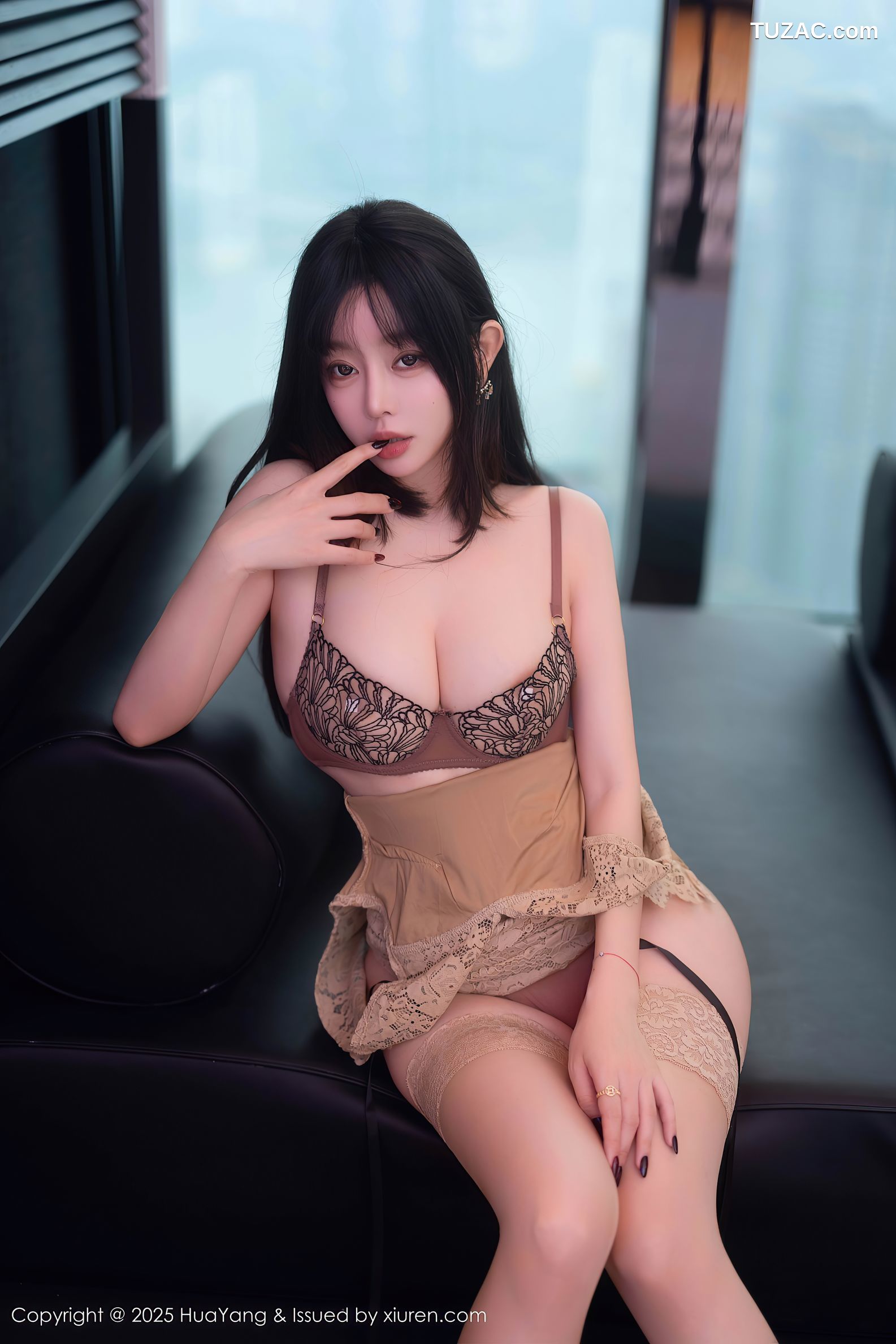 HuaYang花漾-632-王雨纯-肉色连衣短裙肉丝爆乳-2025.02.14