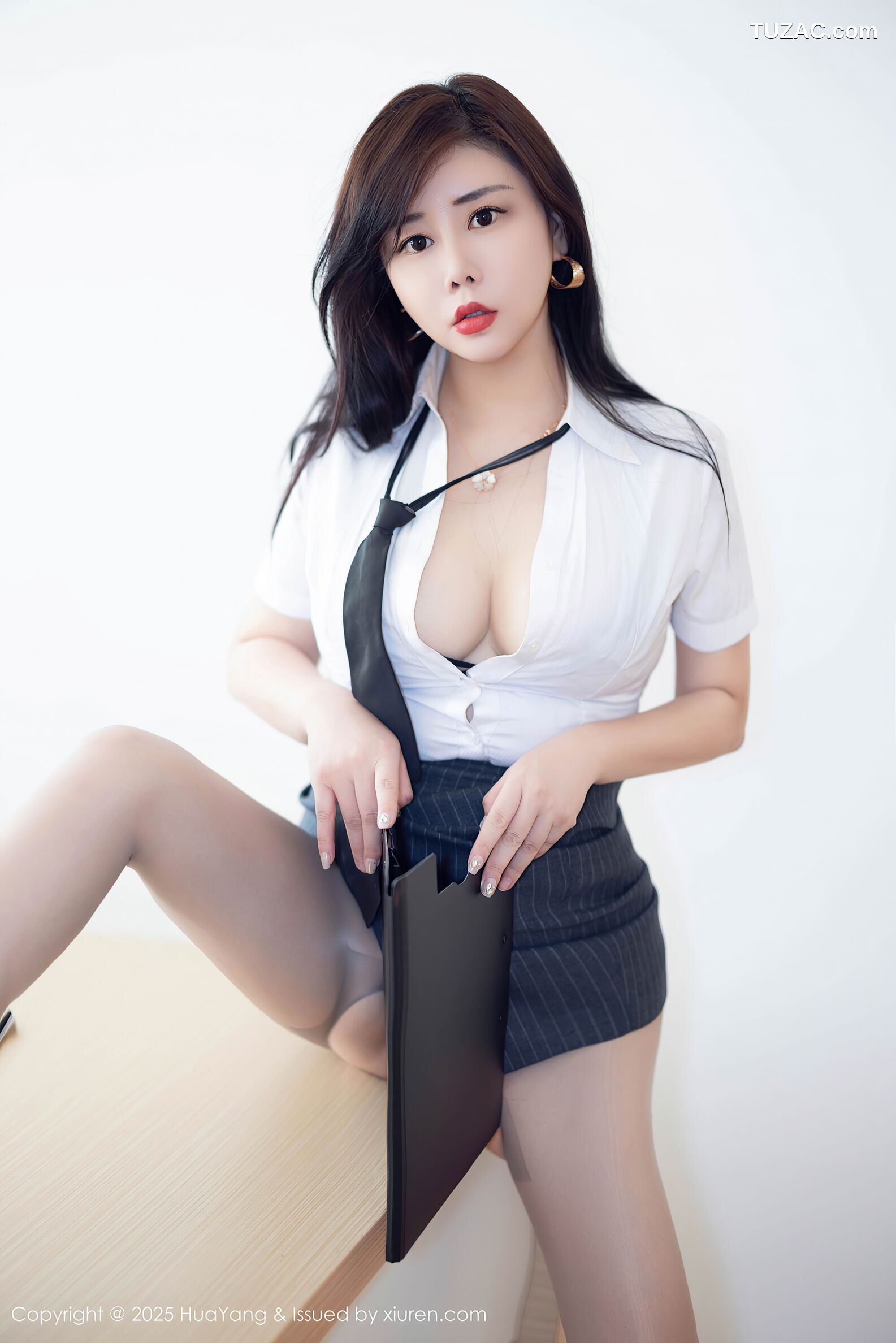 HuaYang花漾-650-王婉悠Queen-OL白衬衫灰裙灰色丝袜-2025.11.06