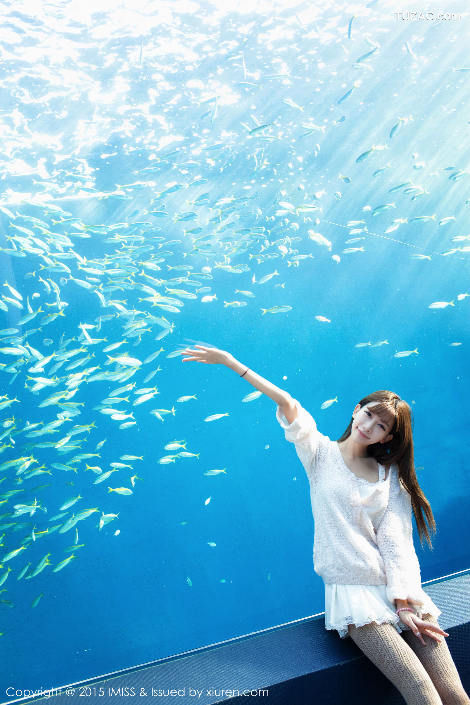 IMiss爱蜜社-010-陈潇-户外清爽迷人写真