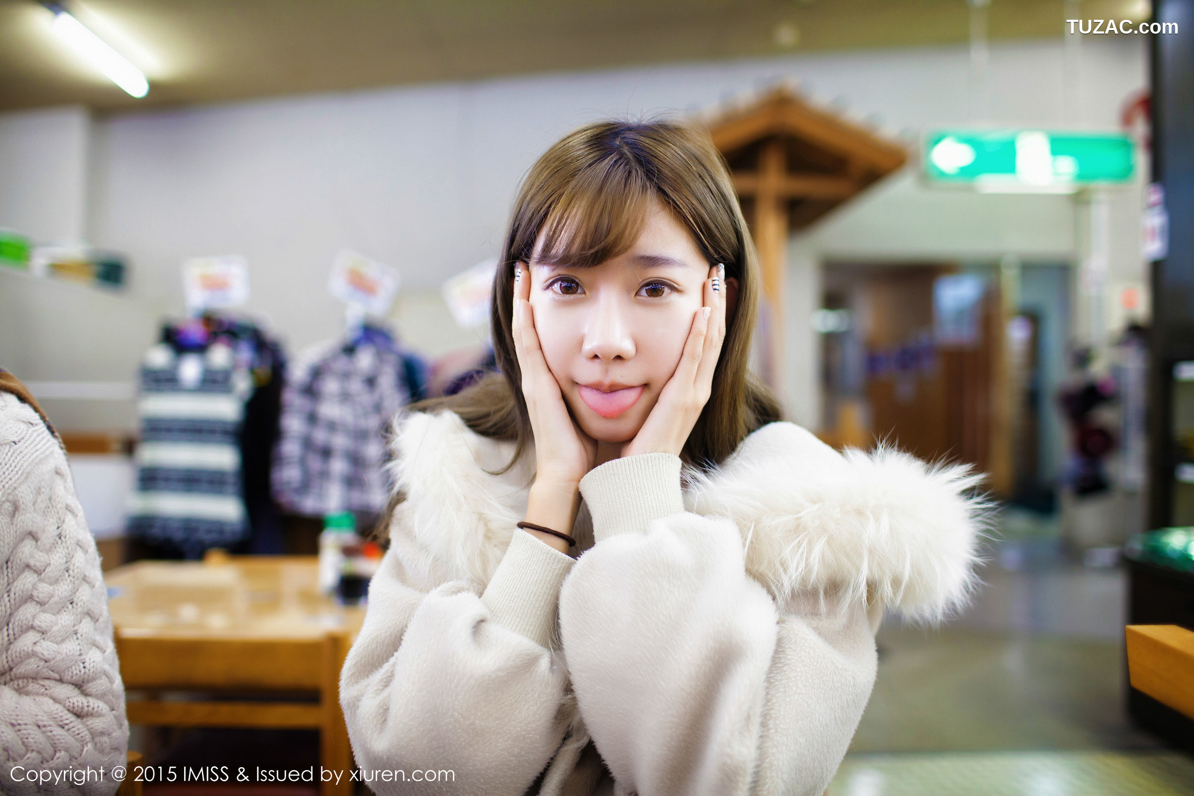 IMiss爱蜜社-010-陈潇-户外清爽迷人写真