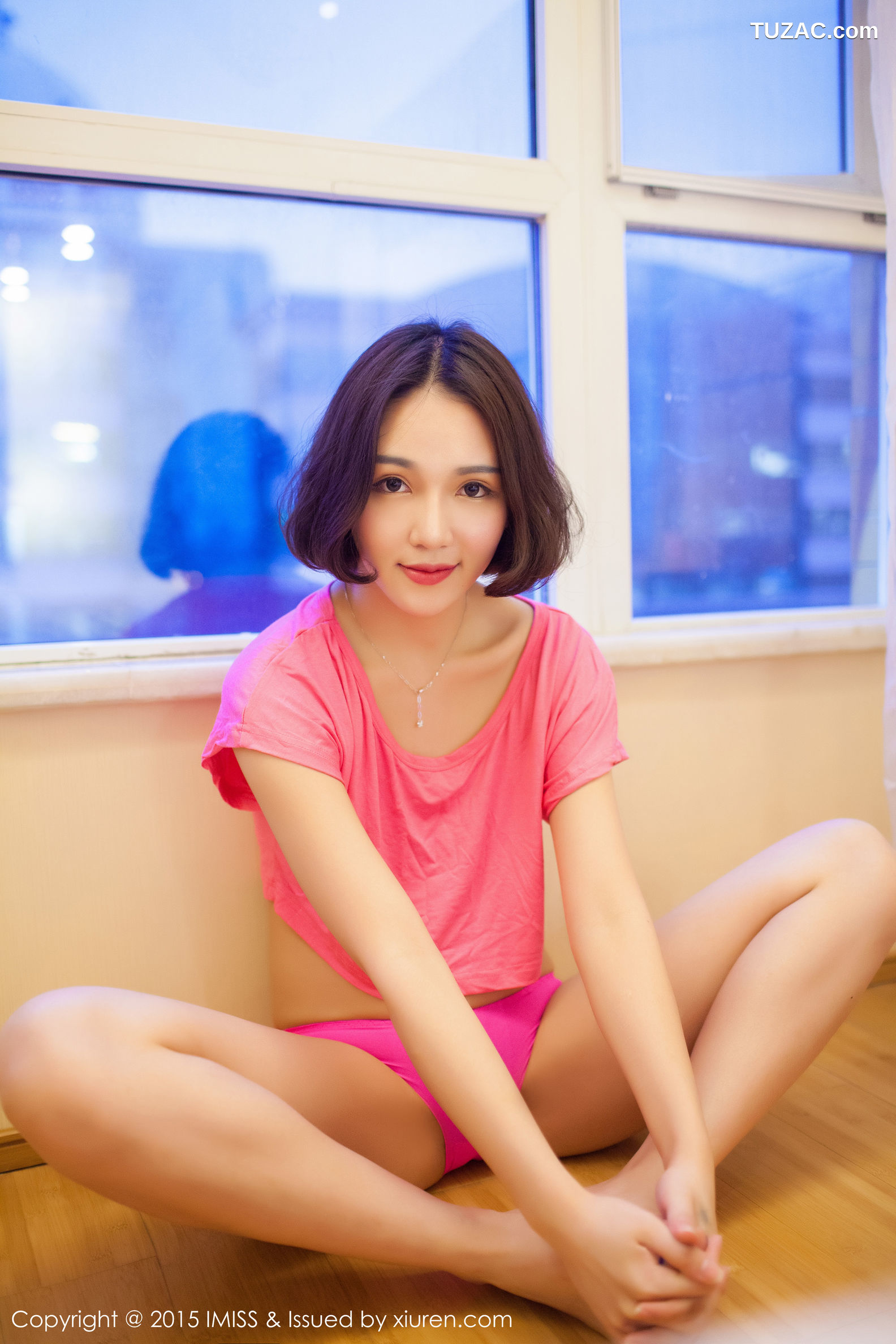 IMiss爱蜜社-043-艾诗-居家大床上破烂黑丝裤袜真空