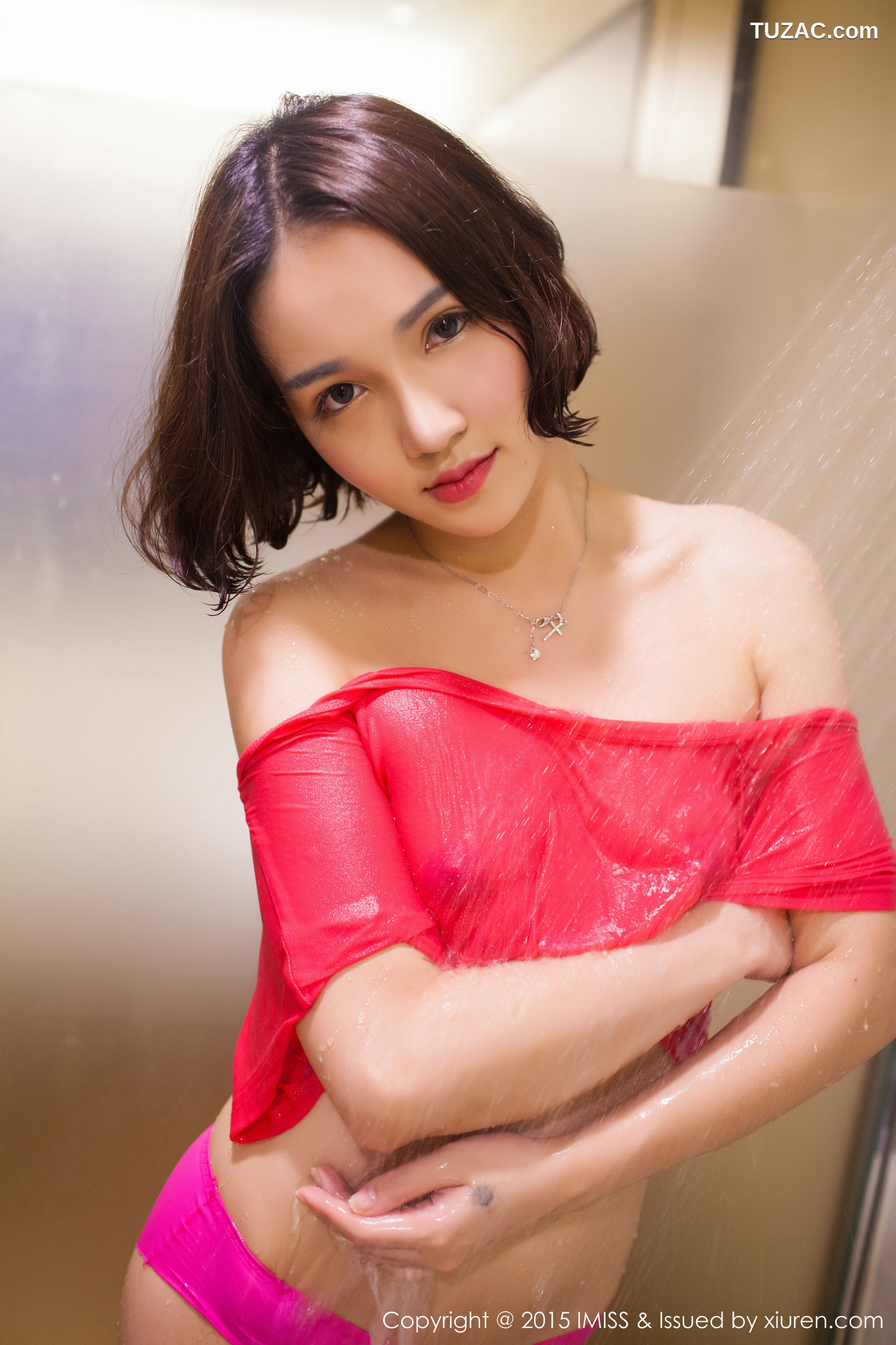 IMiss爱蜜社-043-艾诗-居家大床上破烂黑丝裤袜真空