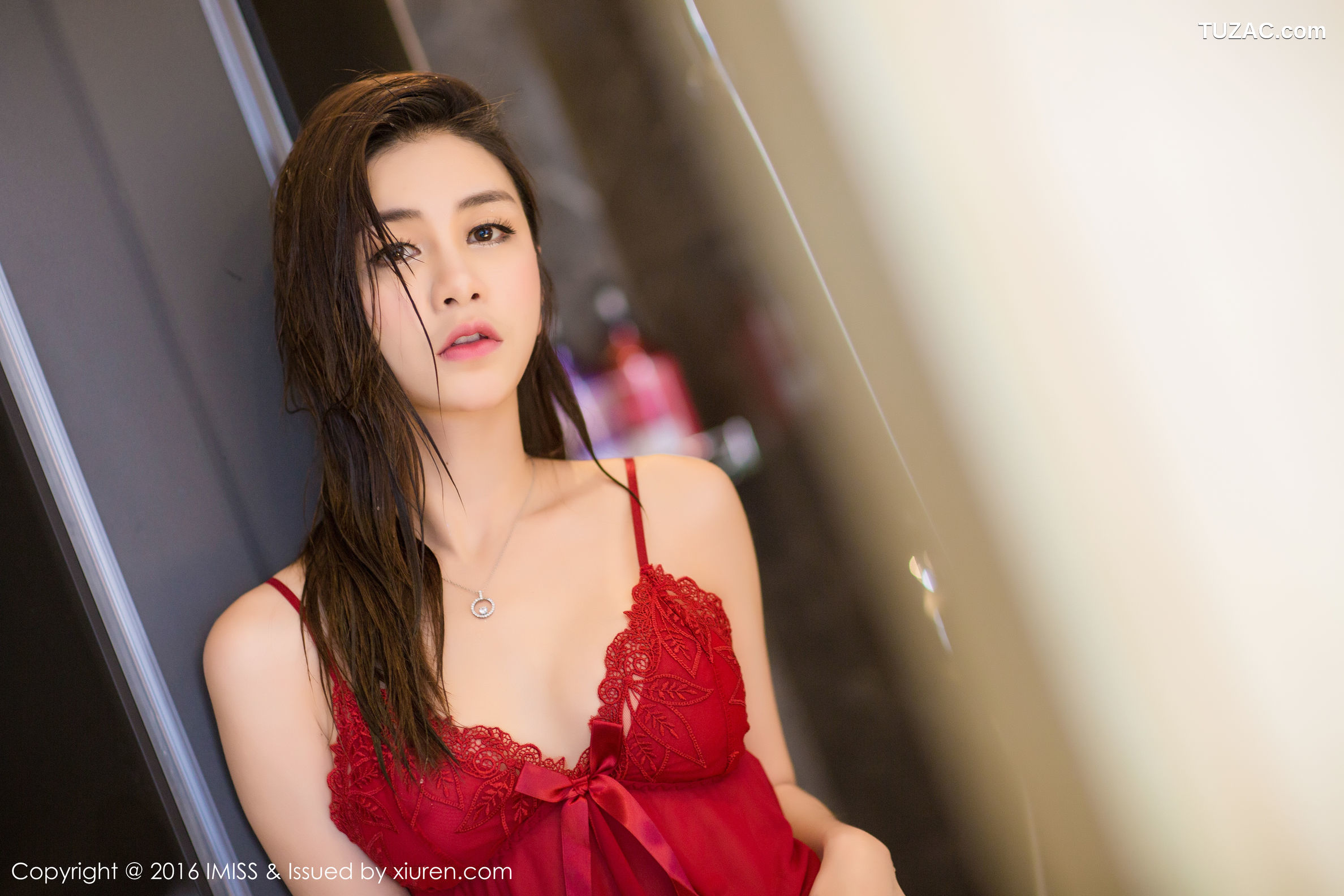 IMiss爱蜜社-144-李李七七喜喜-酒红色蕾丝睡裙美乳丁字裤美臀