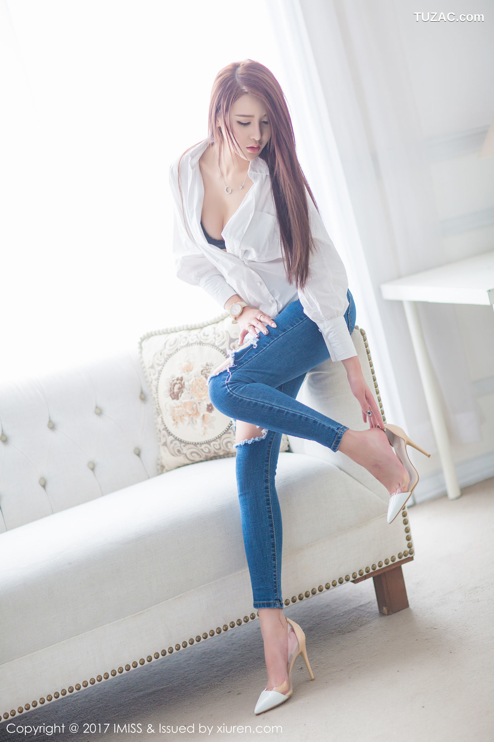 IMiss爱蜜社-148-娜大少爺-居家床上秀完美曲线修长玉腿