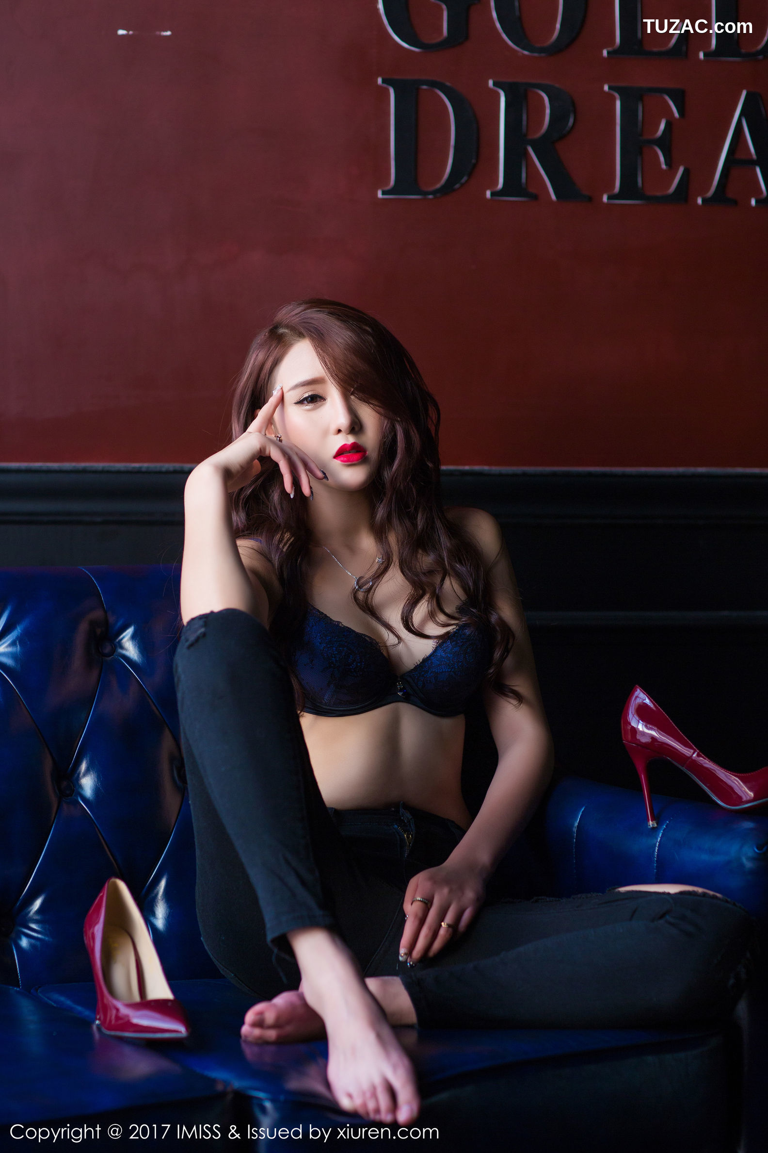 IMiss爱蜜社-148-娜大少爺-居家床上秀完美曲线修长玉腿