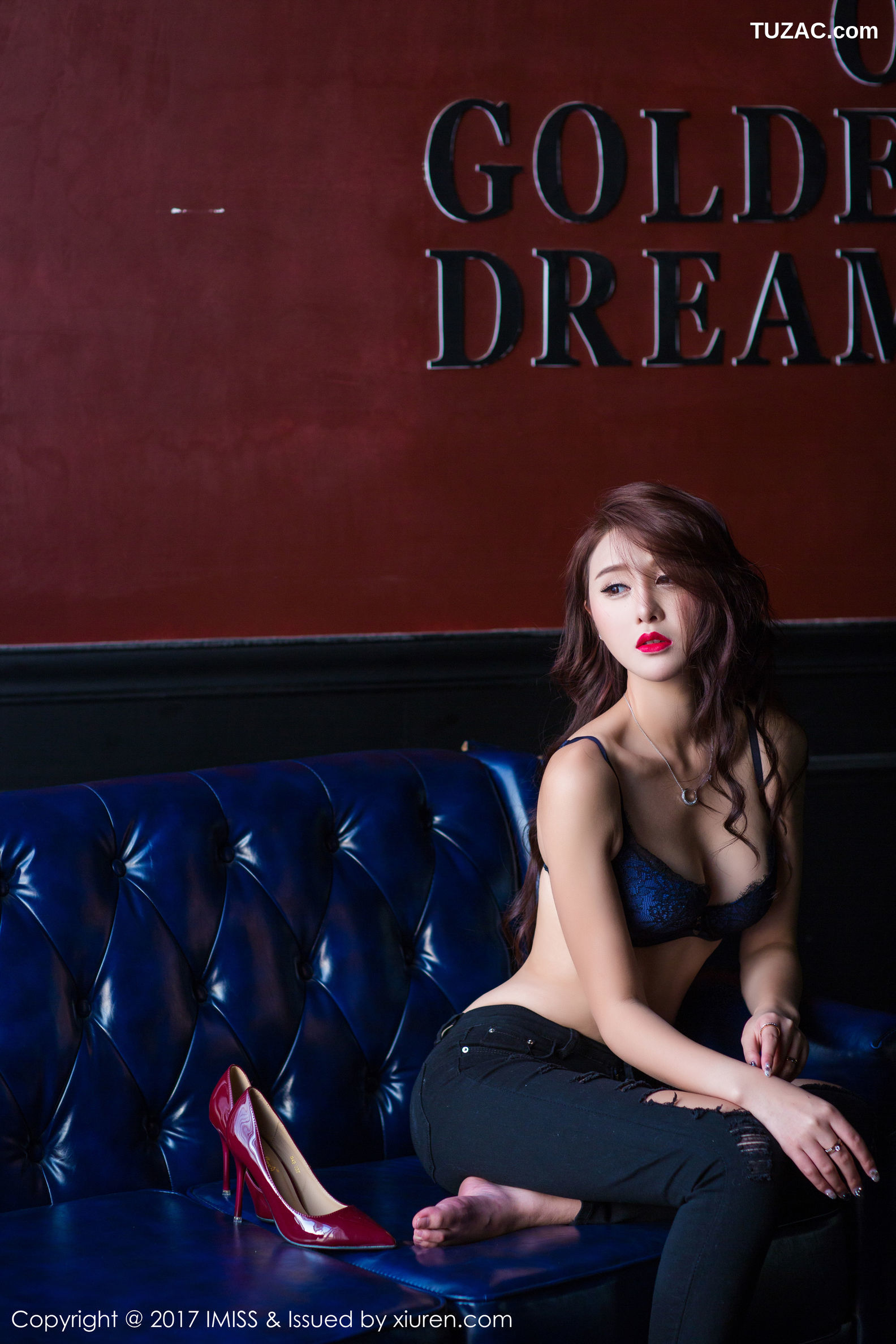 IMiss爱蜜社-148-娜大少爺-居家床上秀完美曲线修长玉腿