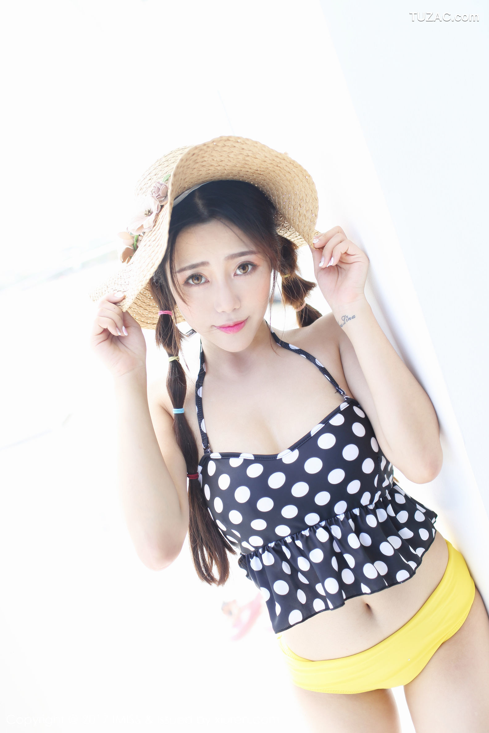 IMiss爱蜜社-152-兜豆靓-长滩旅拍-居家性感内衣秀