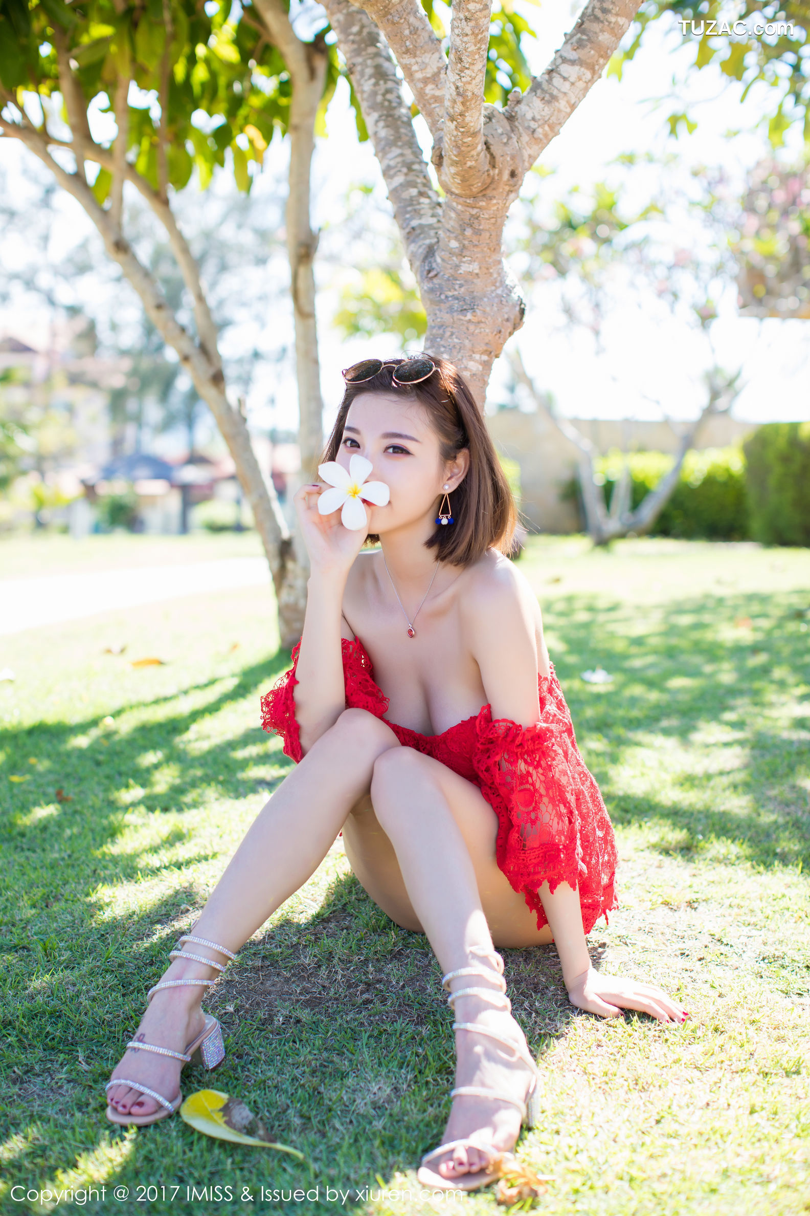 IMiss爱蜜社-169-杨晨晨-沙巴旅拍-红色球服海边沙滩