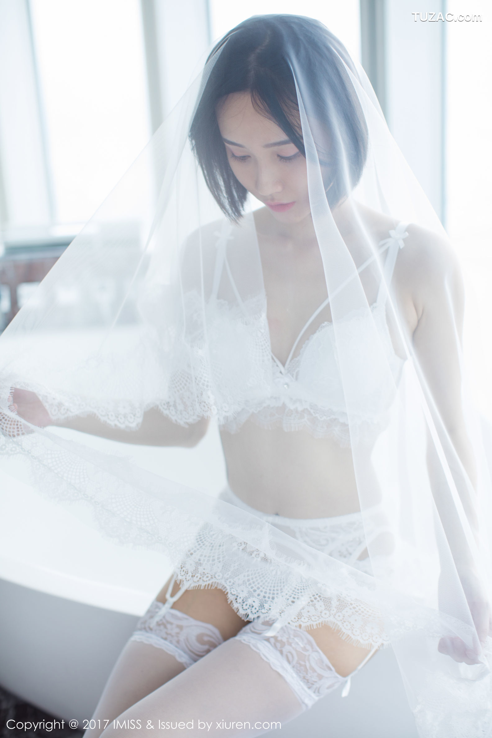 IMiss爱蜜社-178-Livia-清爽蓝色衬衣-白色蕾丝