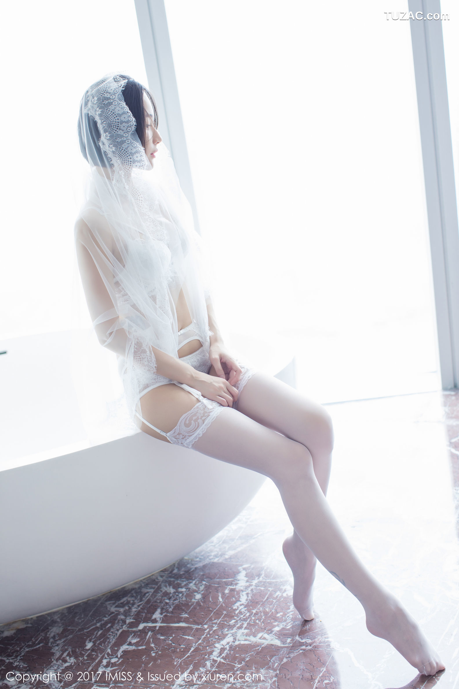 IMiss爱蜜社-178-Livia-清爽蓝色衬衣-白色蕾丝