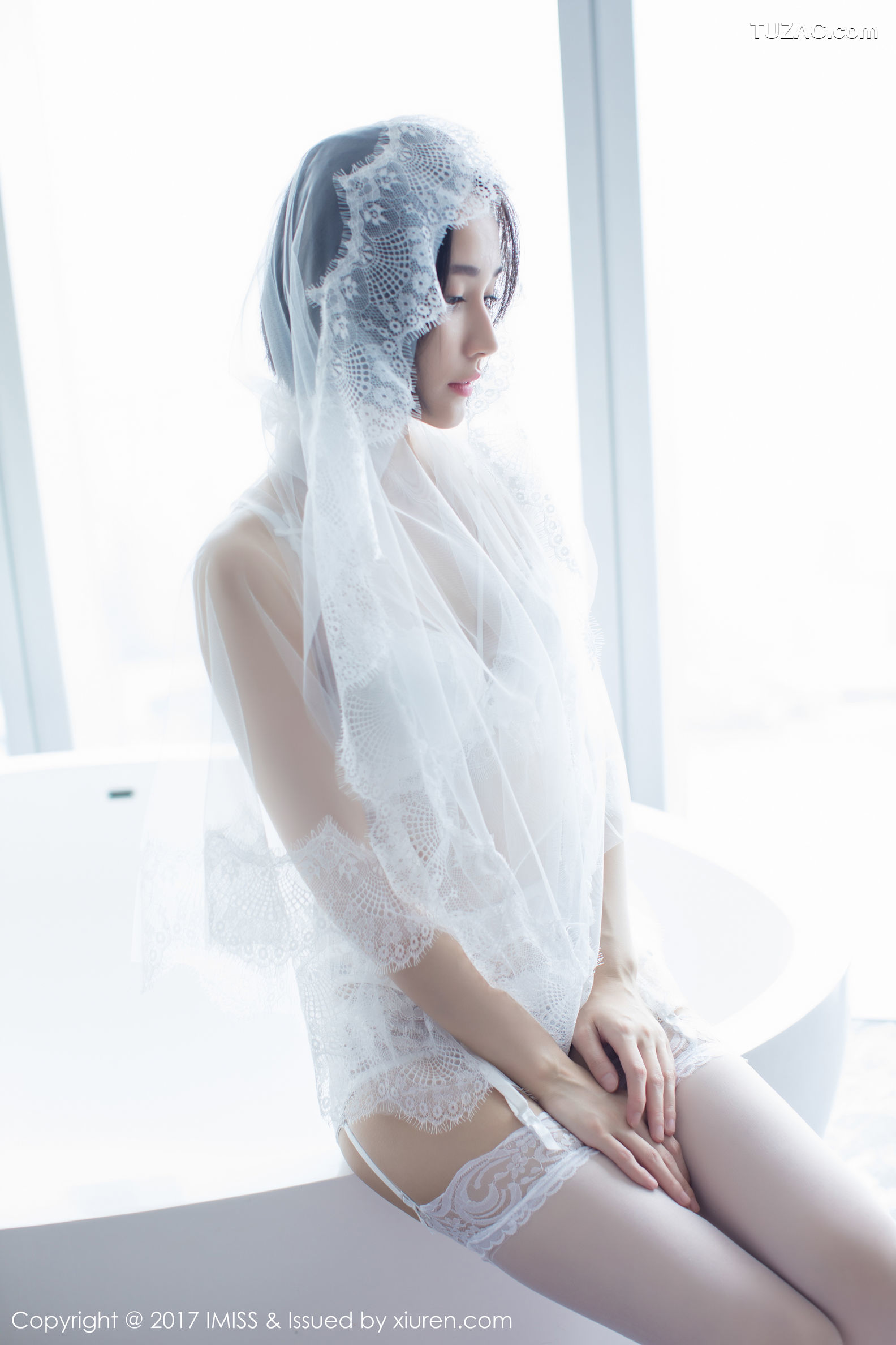 IMiss爱蜜社-178-Livia-清爽蓝色衬衣-白色蕾丝