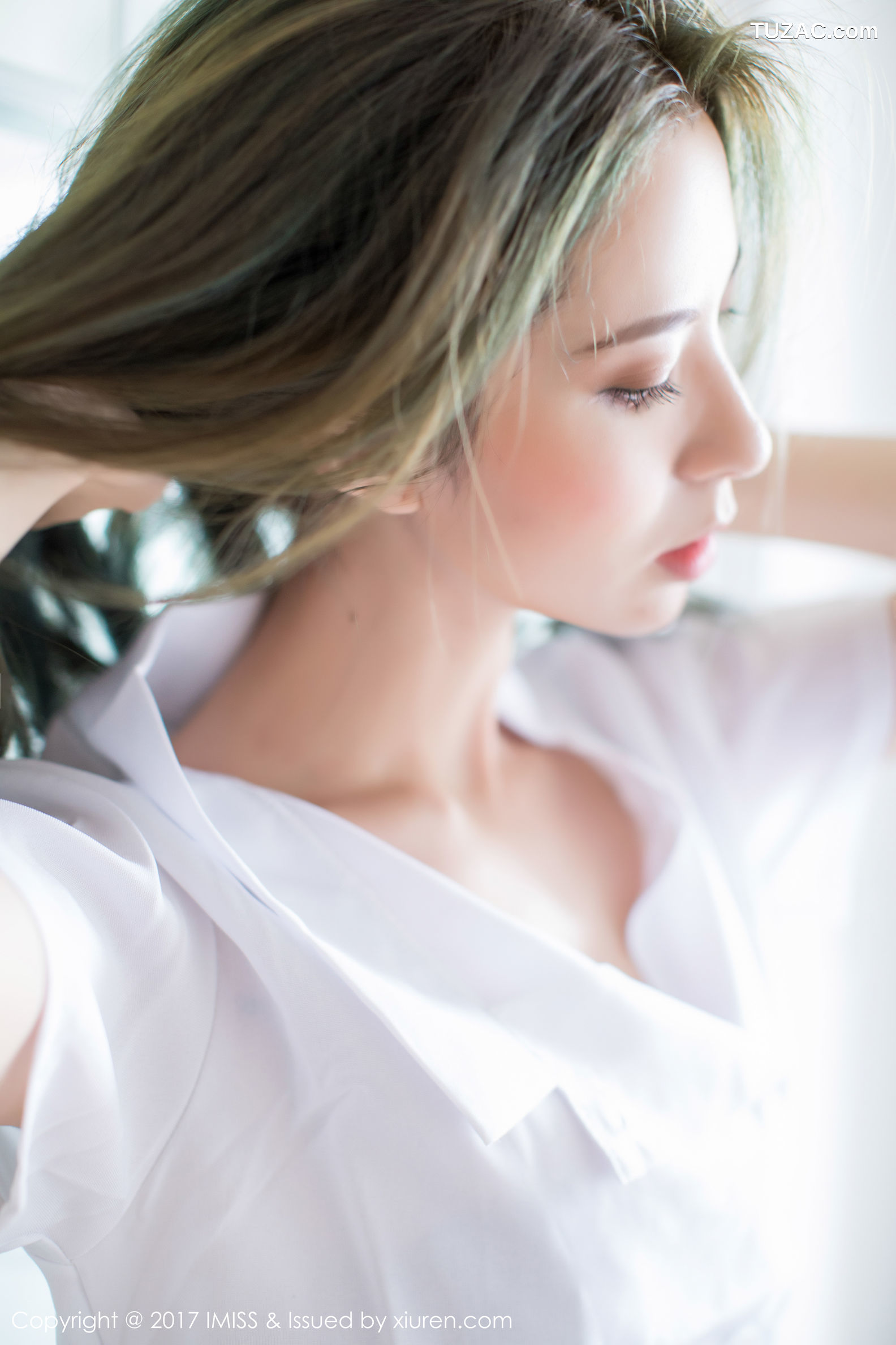 IMiss爱蜜社-198-Carry-高挑美女白衬衣白嫩美腿黑色内衣