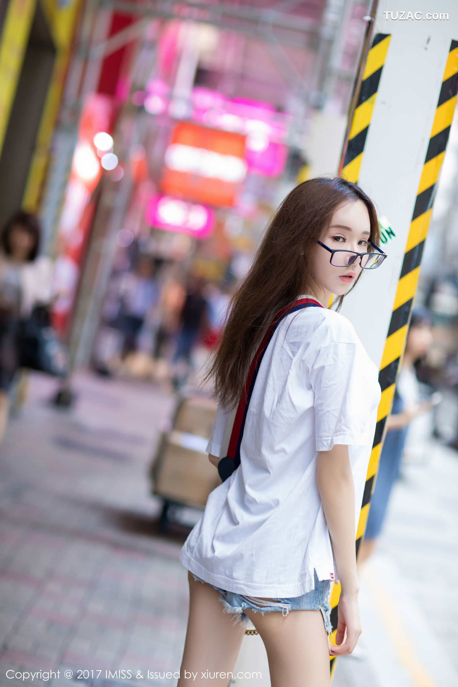 IMiss爱蜜社-199-萌琪琪irene-黑丝美腿-街拍ol萌软妹