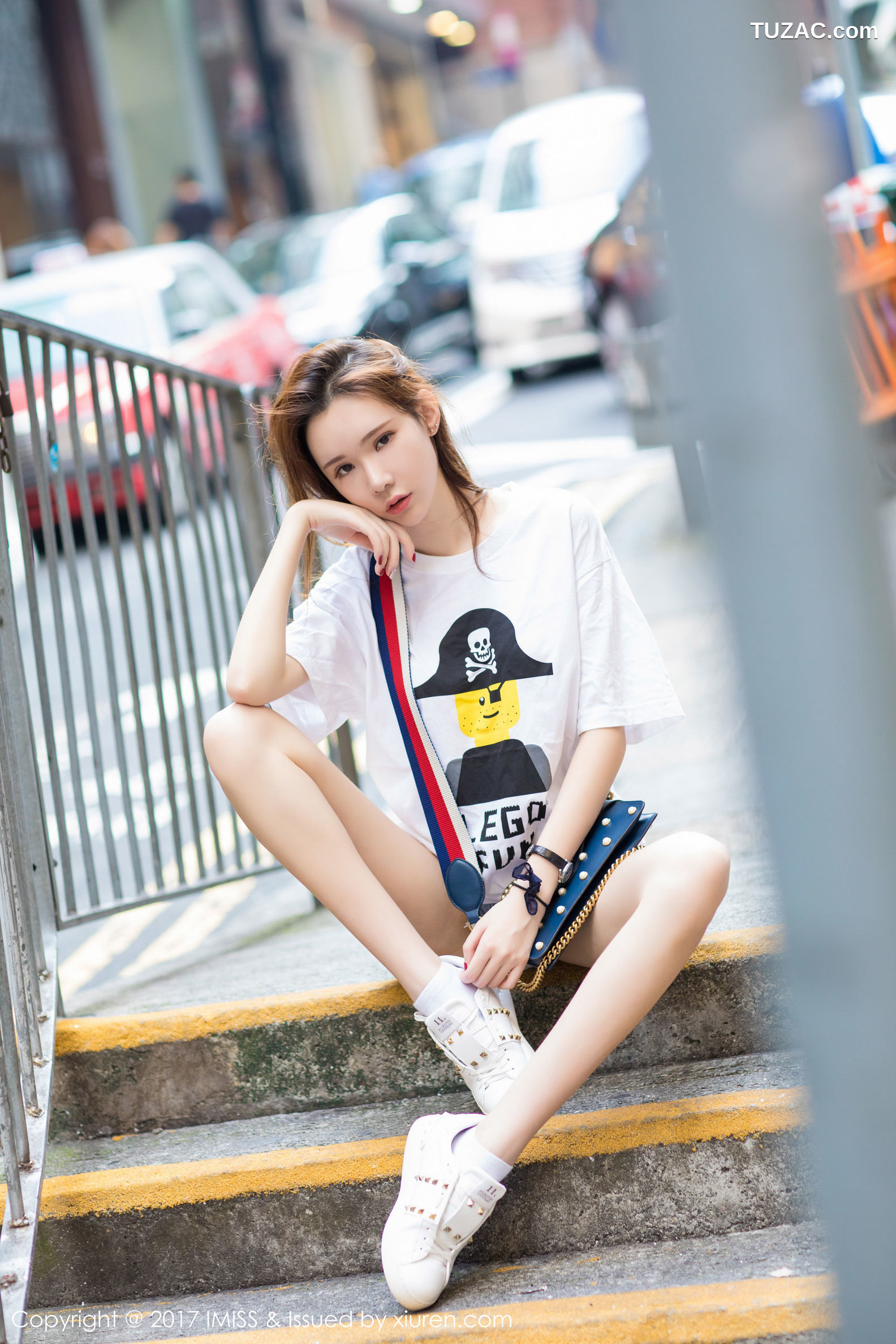 IMiss爱蜜社-199-萌琪琪irene-黑丝美腿-街拍ol萌软妹
