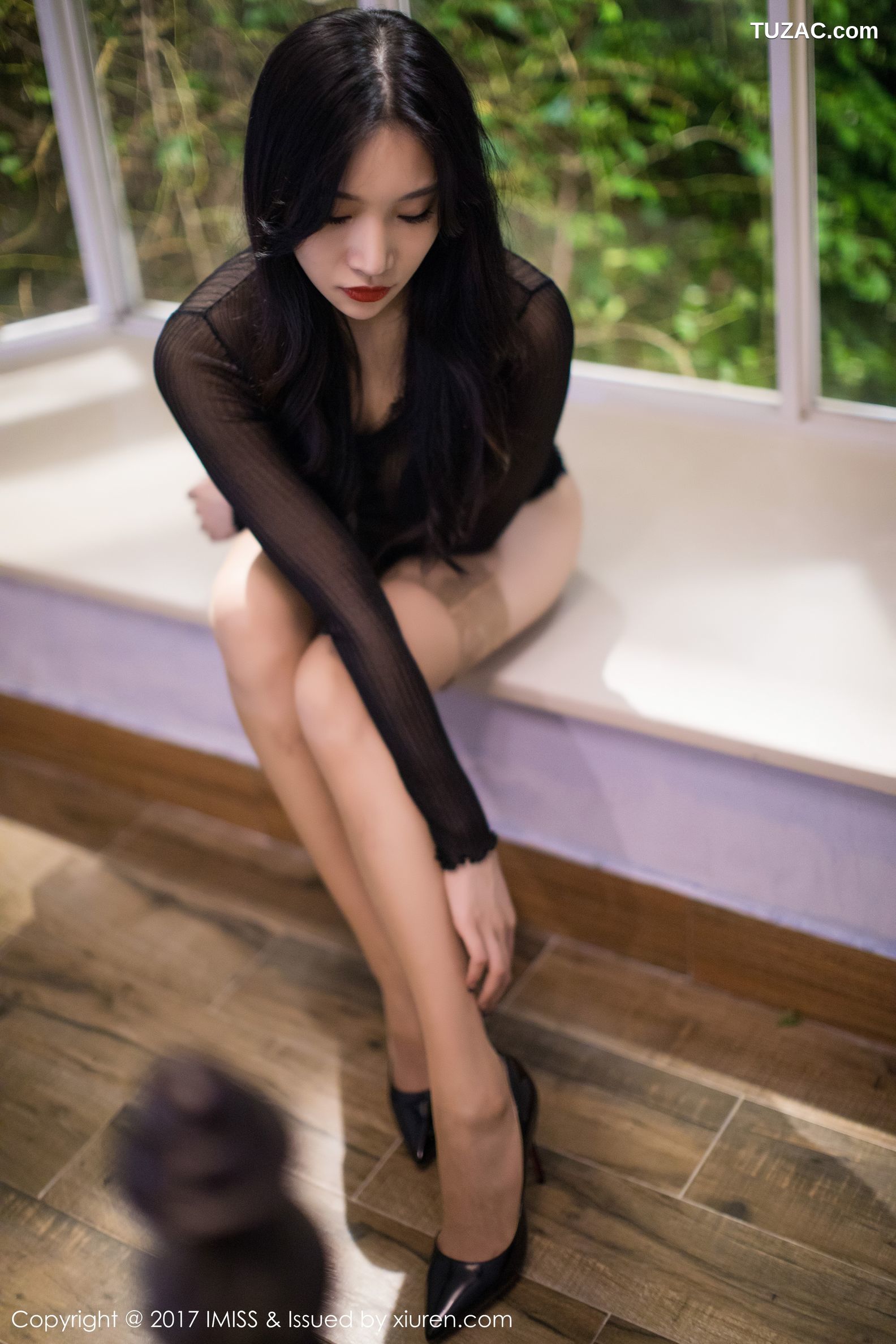 IMiss爱蜜社-206-小狐狸Sica-黑色半透上衣纯色丝袜