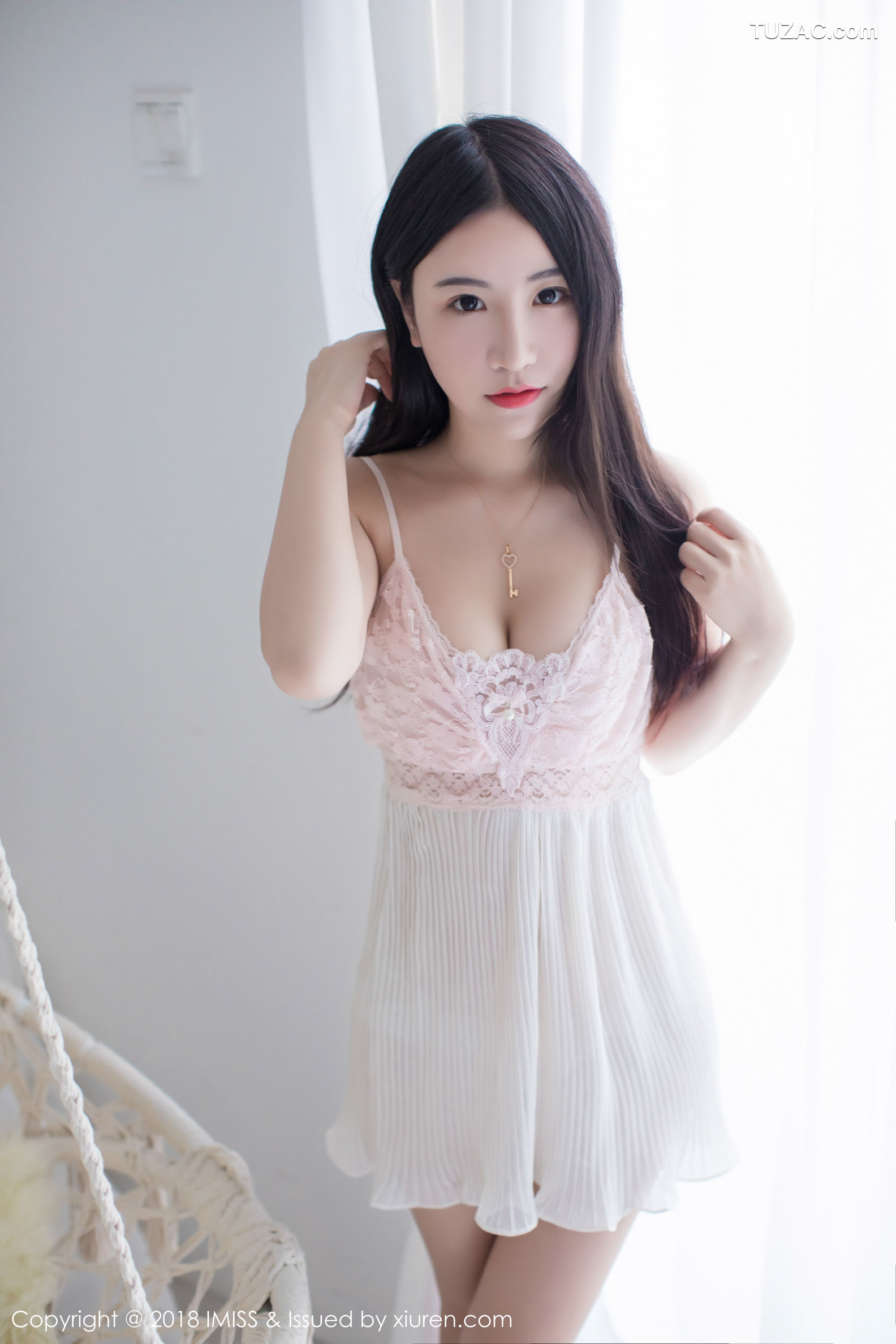 IMiss爱蜜社-214-谢芷馨-粉色吊带连身裙-白色低胸连身裙