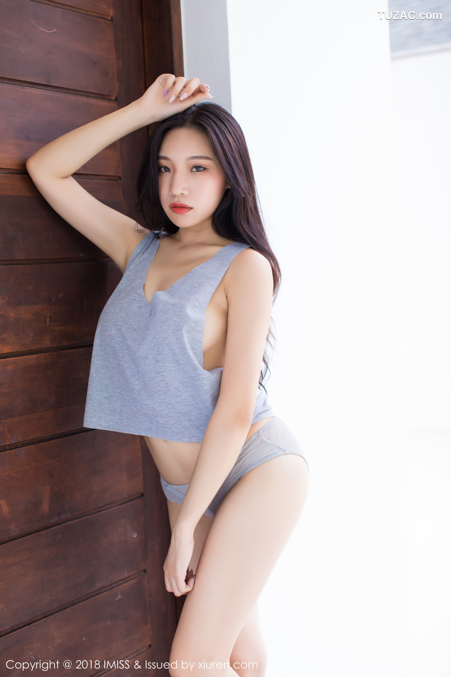 IMiss爱蜜社-219-小狐狸Sica-甲米旅拍-泳池里真空背心湿身