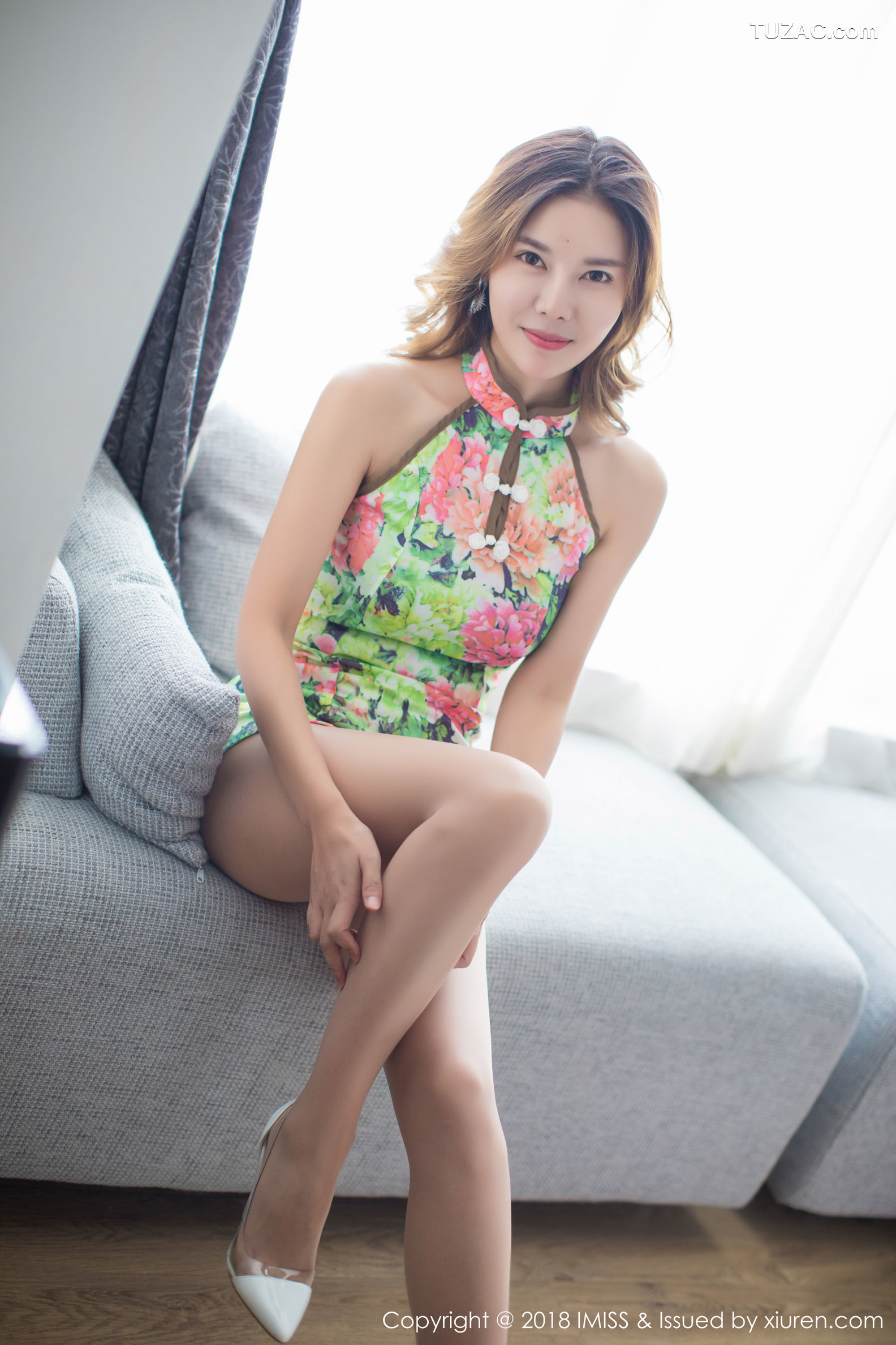 IMiss爱蜜社-222-依依Yiyi-粉色低胸吊带白色蕾丝