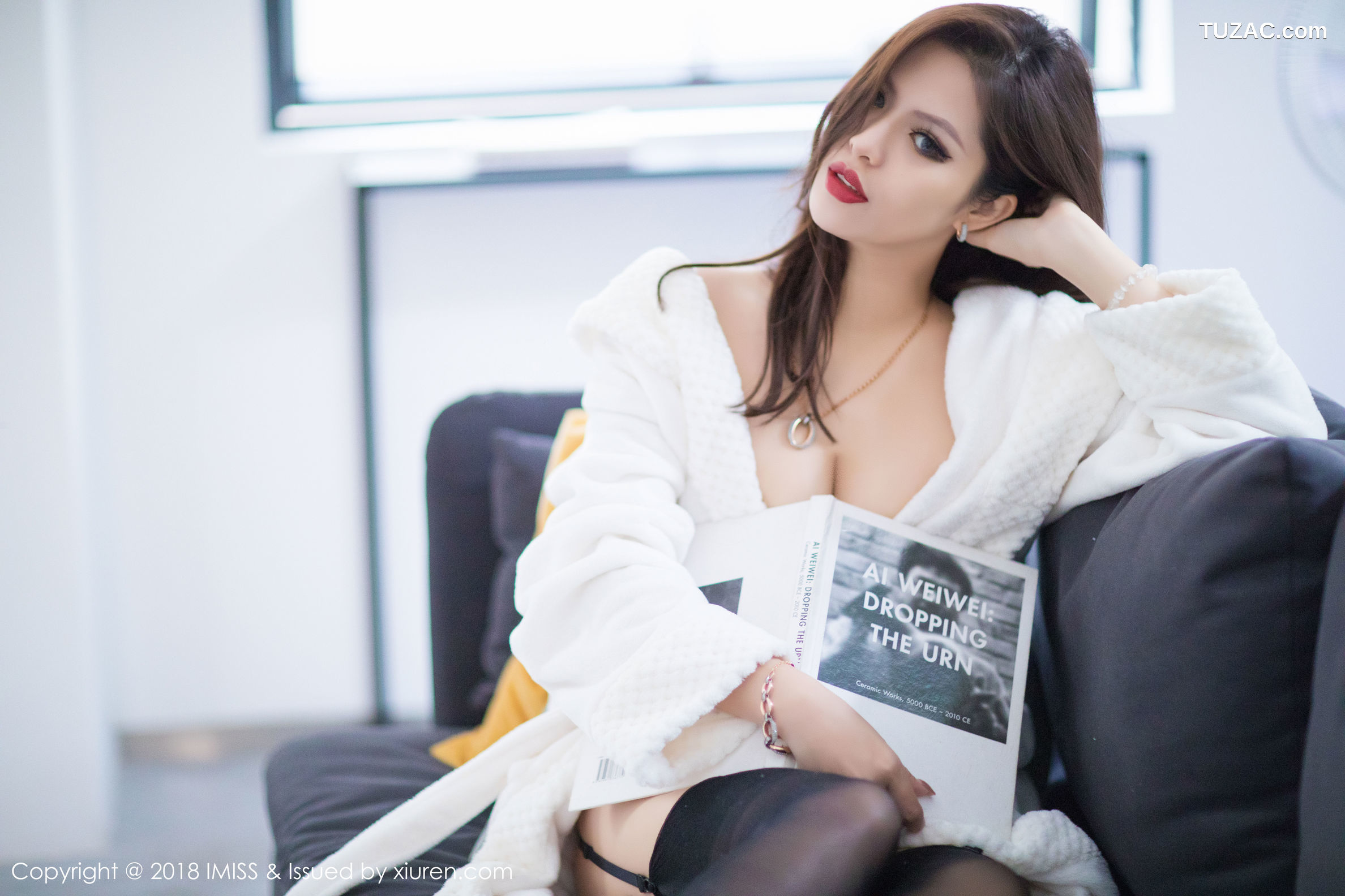 IMiss爱蜜社-231-若彤Boomboom-白浴袍黑丝袜