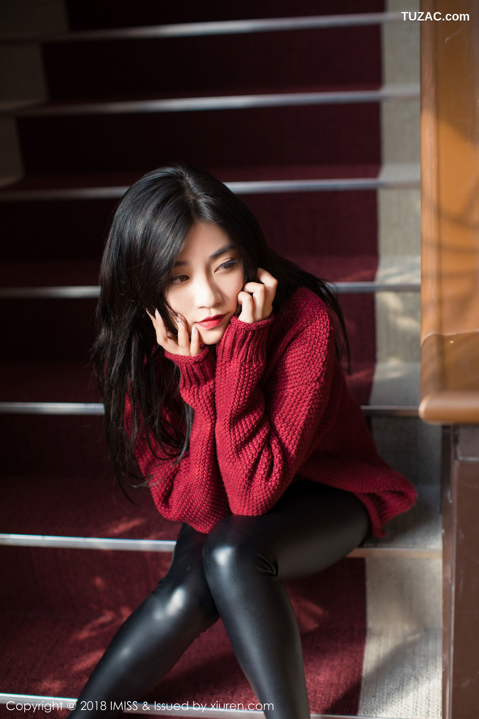 IMiss爱蜜社-239-许诺-日本旅拍-白衬衣黑短裙黑丝