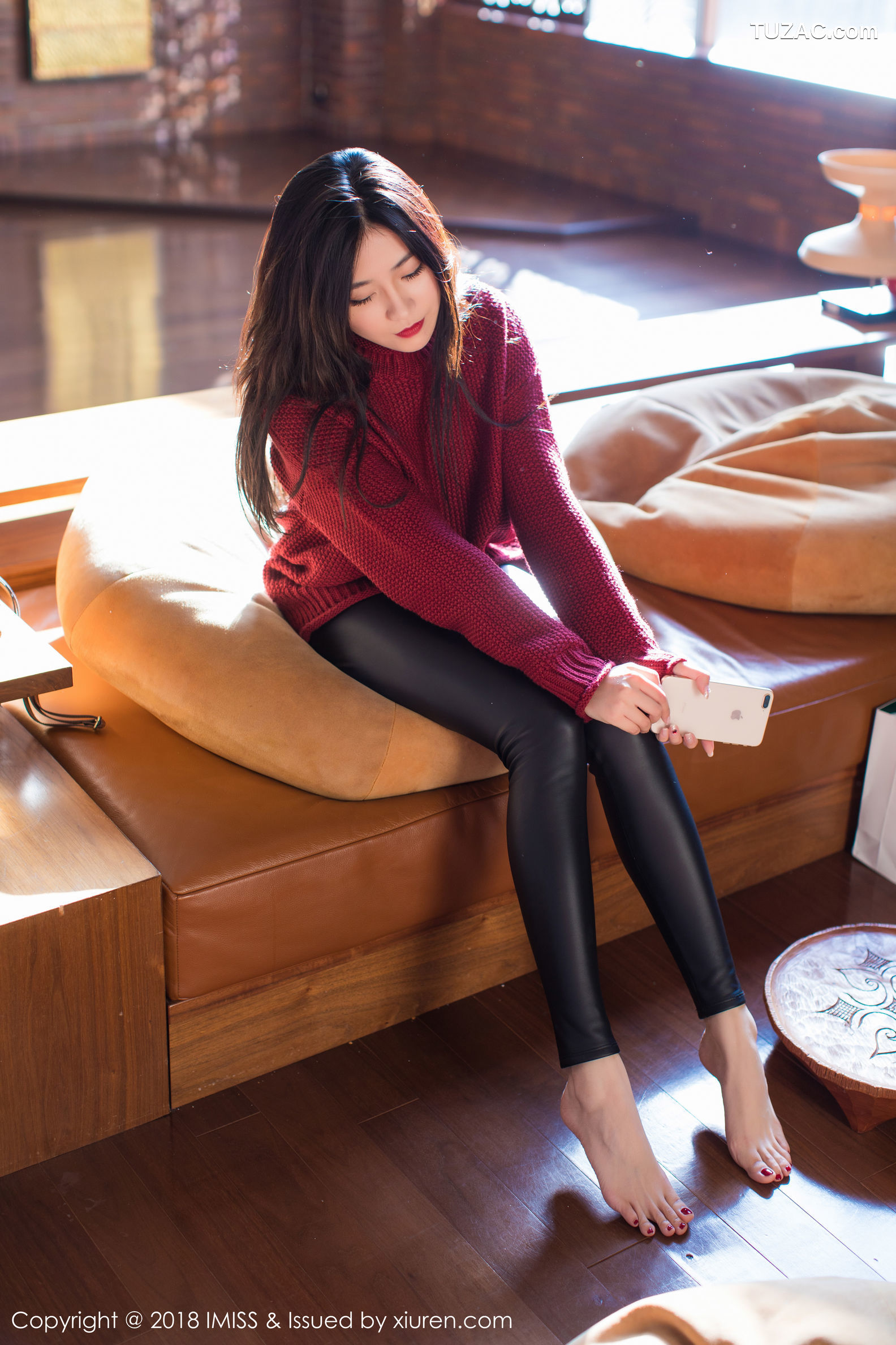 IMiss爱蜜社-239-许诺-日本旅拍-白衬衣黑短裙黑丝