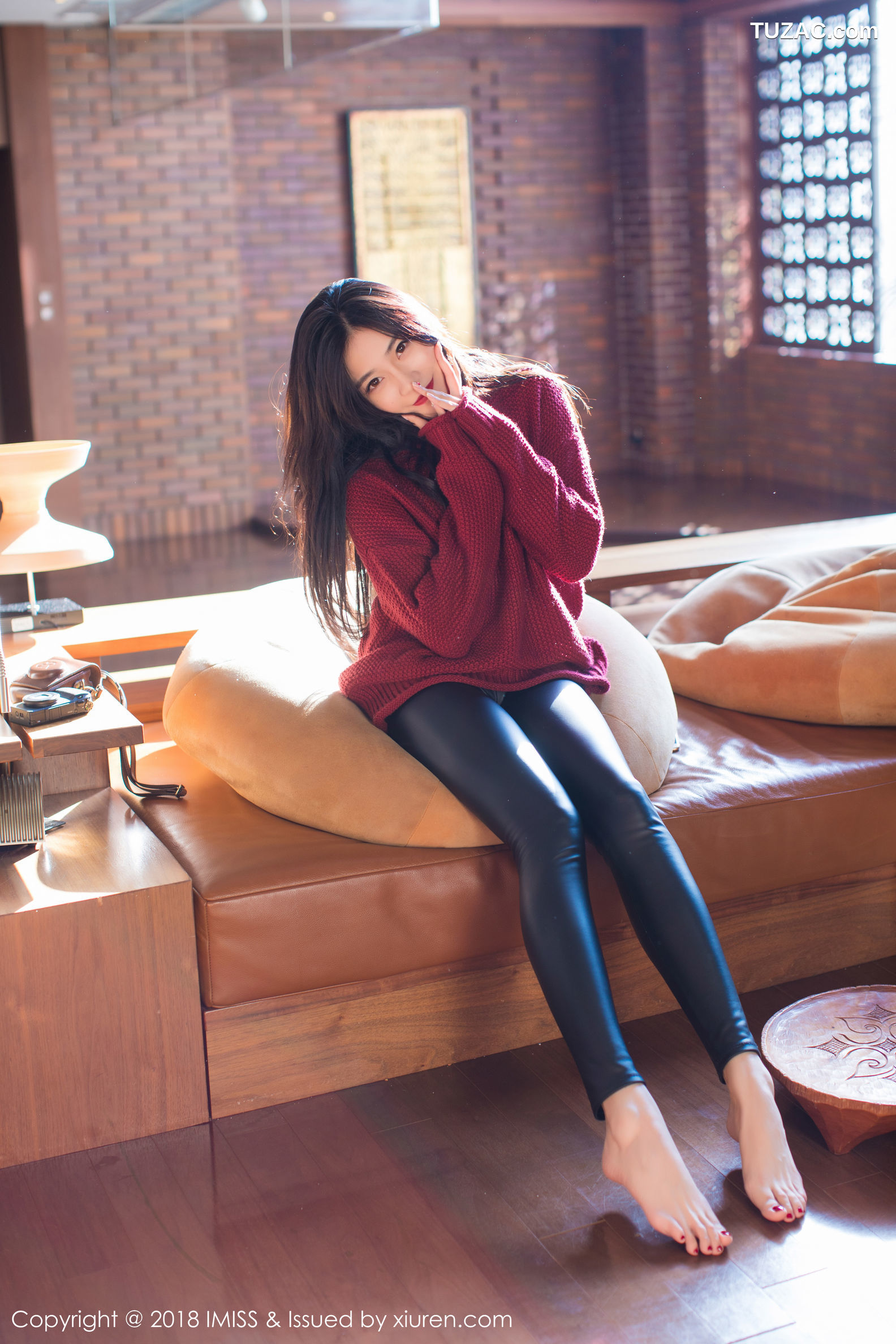 IMiss爱蜜社-239-许诺-日本旅拍-白衬衣黑短裙黑丝