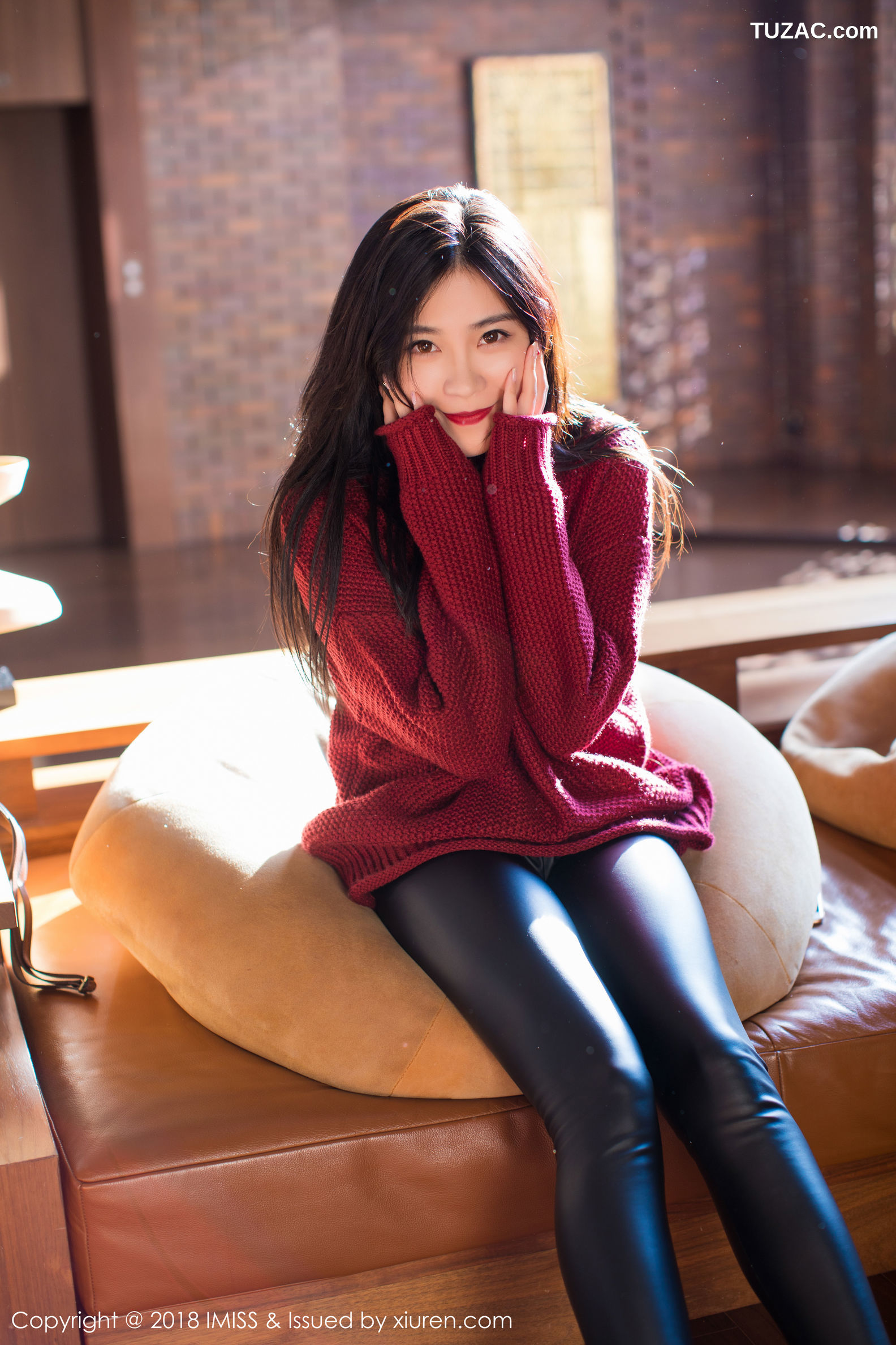 IMiss爱蜜社-239-许诺-日本旅拍-白衬衣黑短裙黑丝