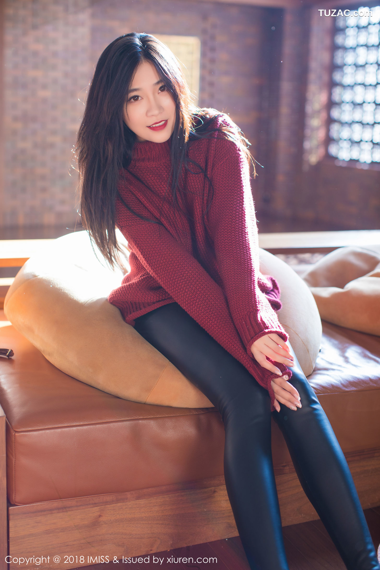 IMiss爱蜜社-239-许诺-日本旅拍-白衬衣黑短裙黑丝