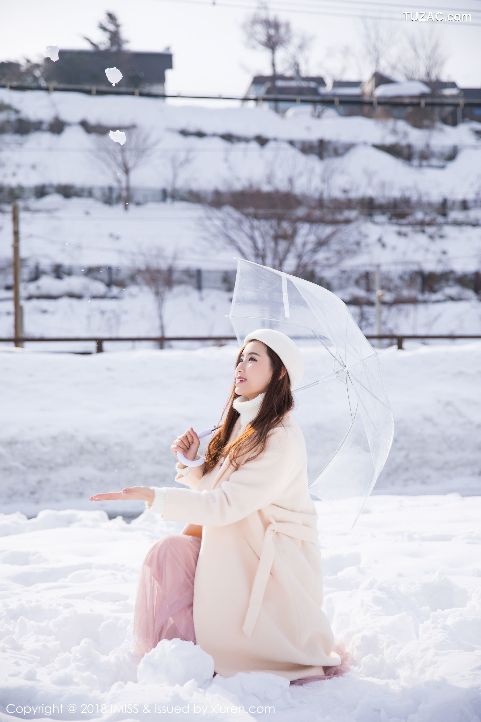 IMiss爱蜜社-253-猫宝-北海道旅拍-酒红色情趣内衣吊带黑丝