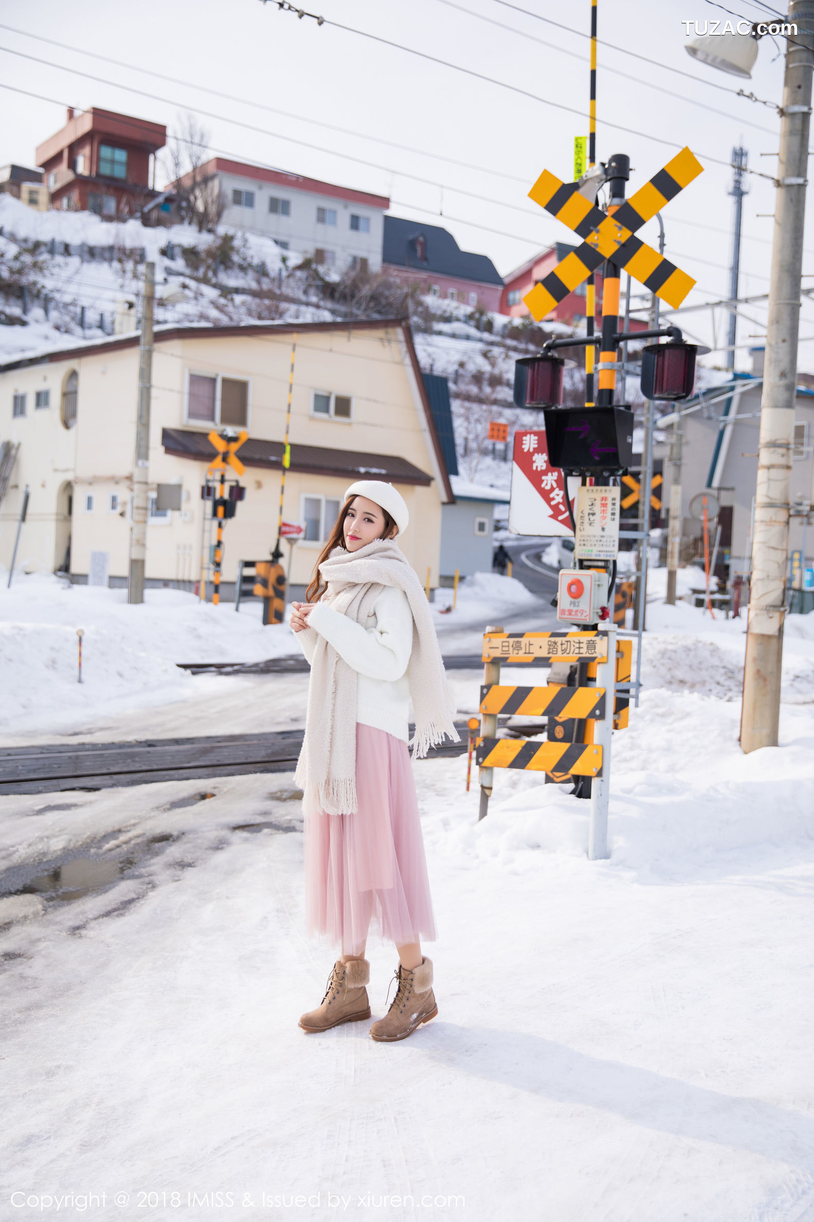 IMiss爱蜜社-253-猫宝-北海道旅拍-酒红色情趣内衣吊带黑丝