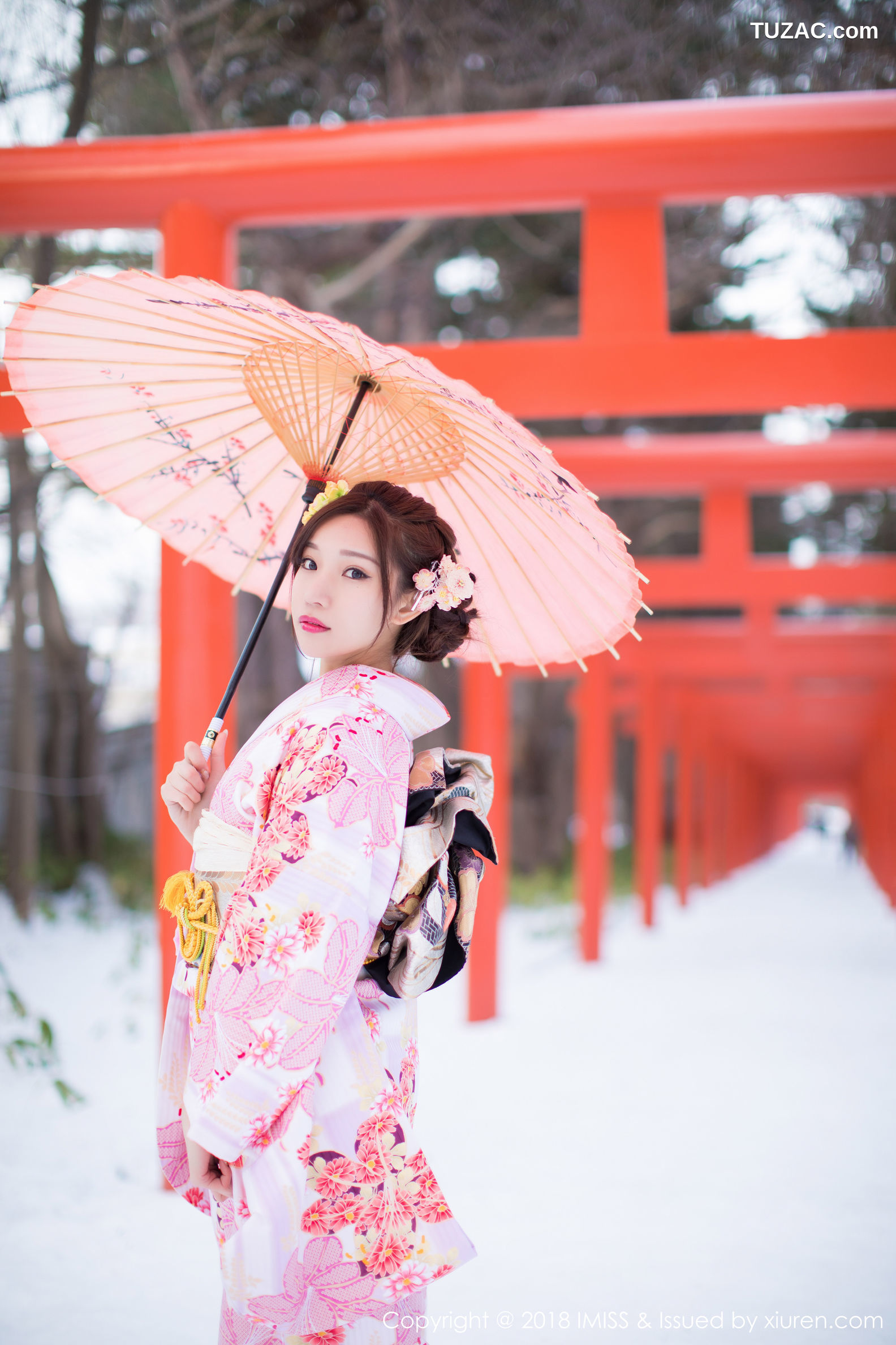 IMiss爱蜜社-256-小狐狸Sica-北海道旅拍-高叉连体衣黑丝