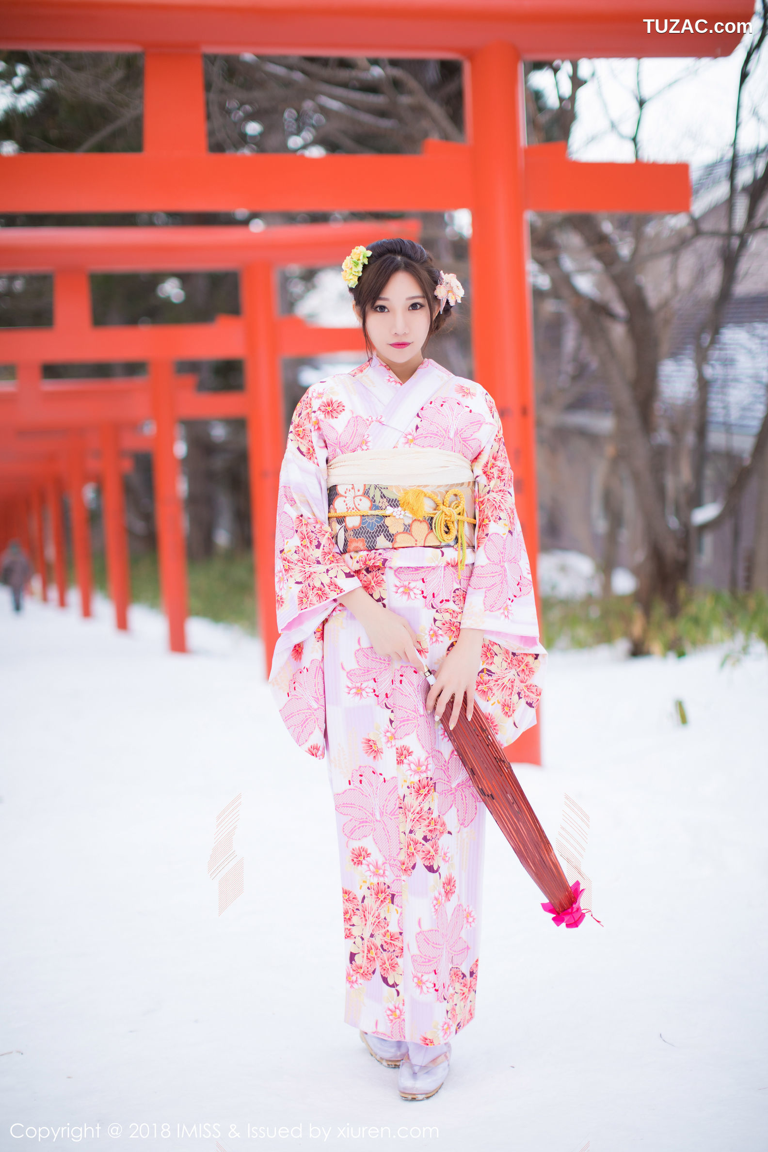 IMiss爱蜜社-256-小狐狸Sica-北海道旅拍-高叉连体衣黑丝