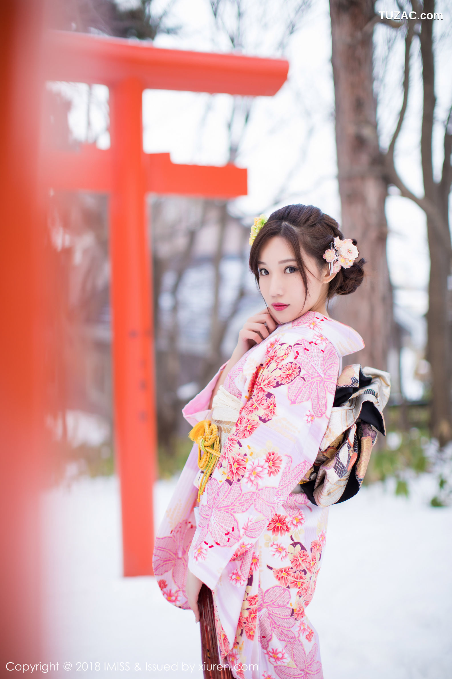 IMiss爱蜜社-256-小狐狸Sica-北海道旅拍-高叉连体衣黑丝