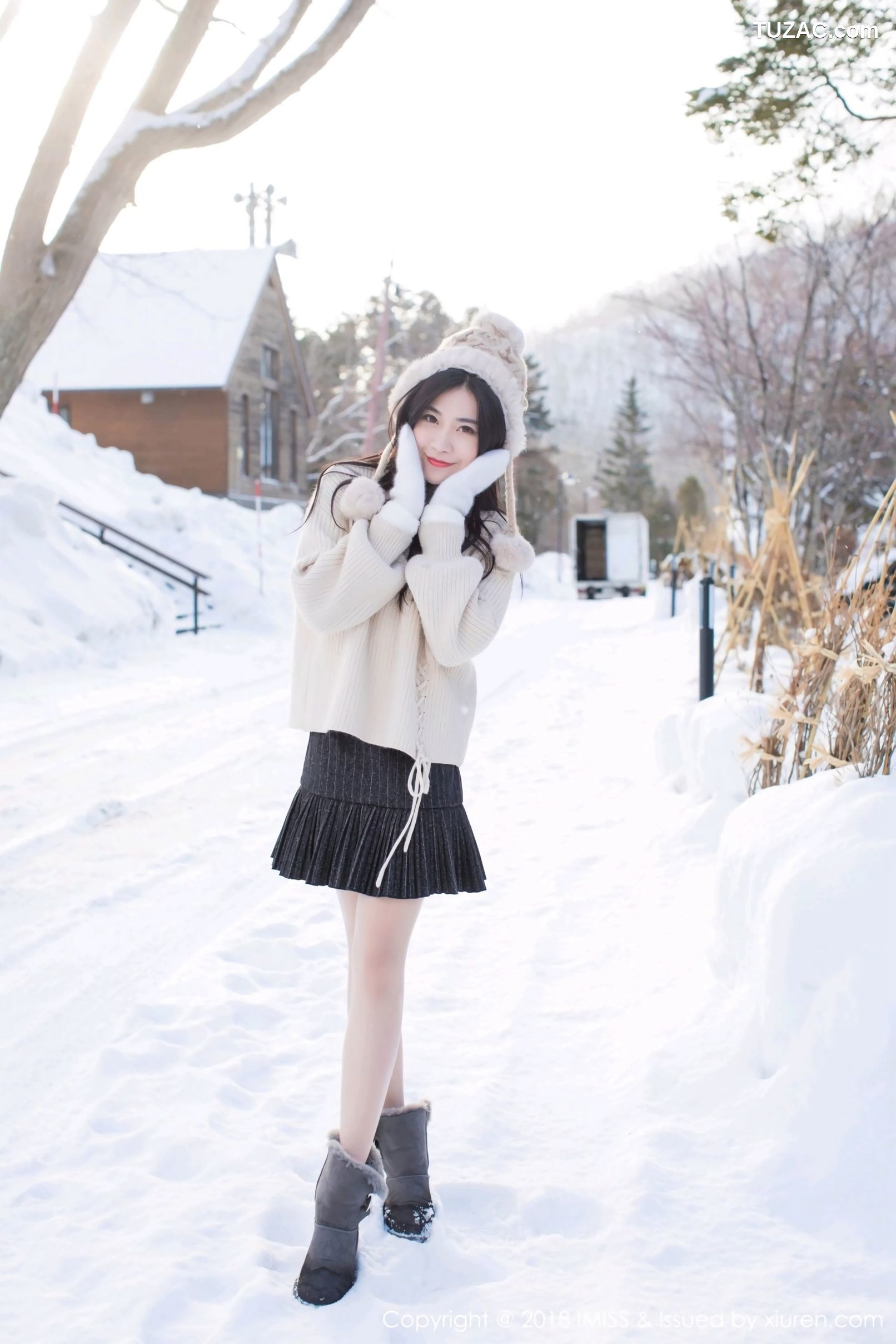 IMiss爱蜜社-272-许诺-北海道旅拍-闪亮酒红色V领睡袍