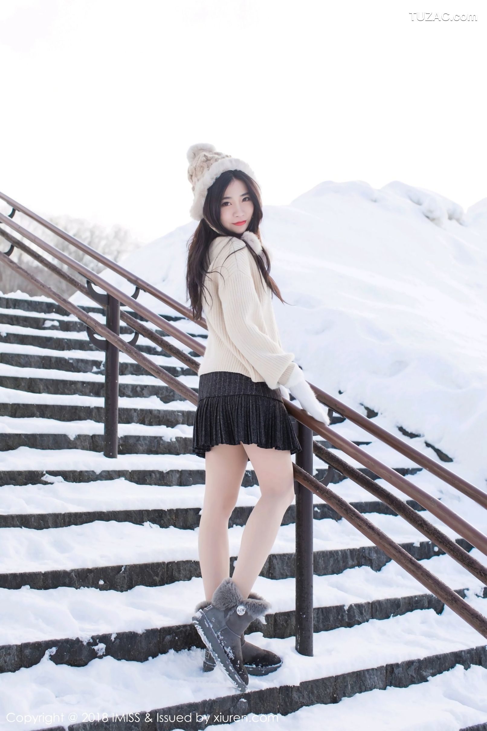 IMiss爱蜜社-272-许诺-北海道旅拍-闪亮酒红色V领睡袍