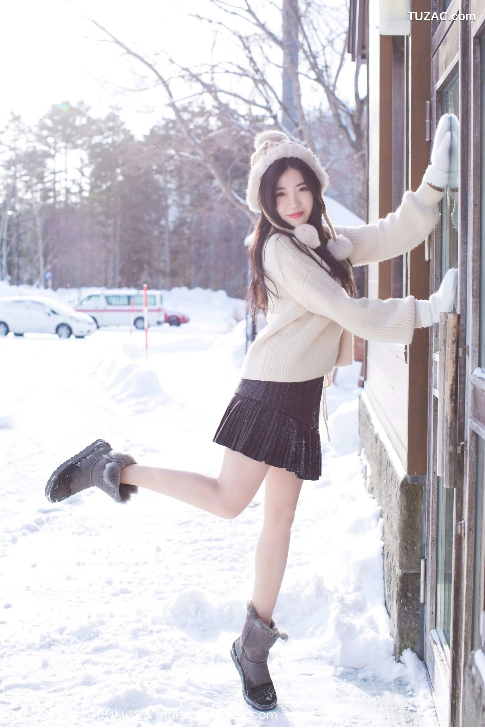 IMiss爱蜜社-272-许诺-北海道旅拍-闪亮酒红色V领睡袍