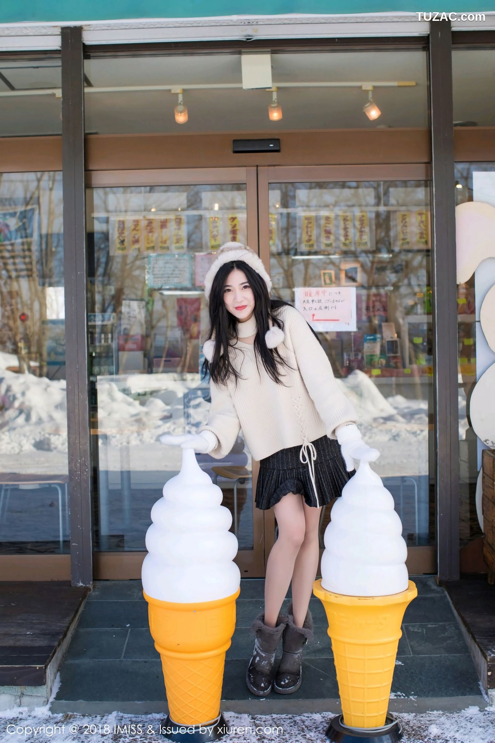 IMiss爱蜜社-272-许诺-北海道旅拍-闪亮酒红色V领睡袍