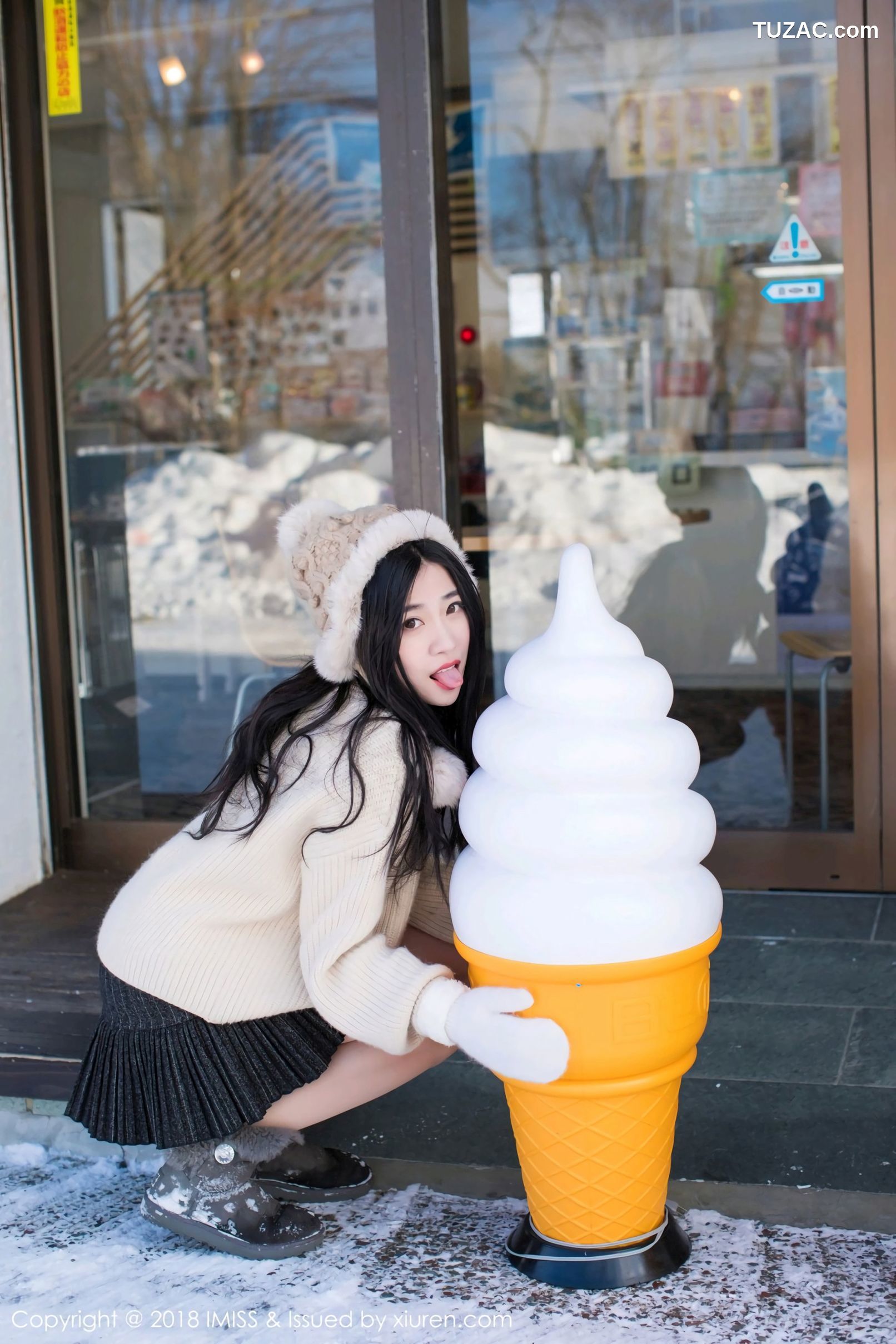 IMiss爱蜜社-272-许诺-北海道旅拍-闪亮酒红色V领睡袍