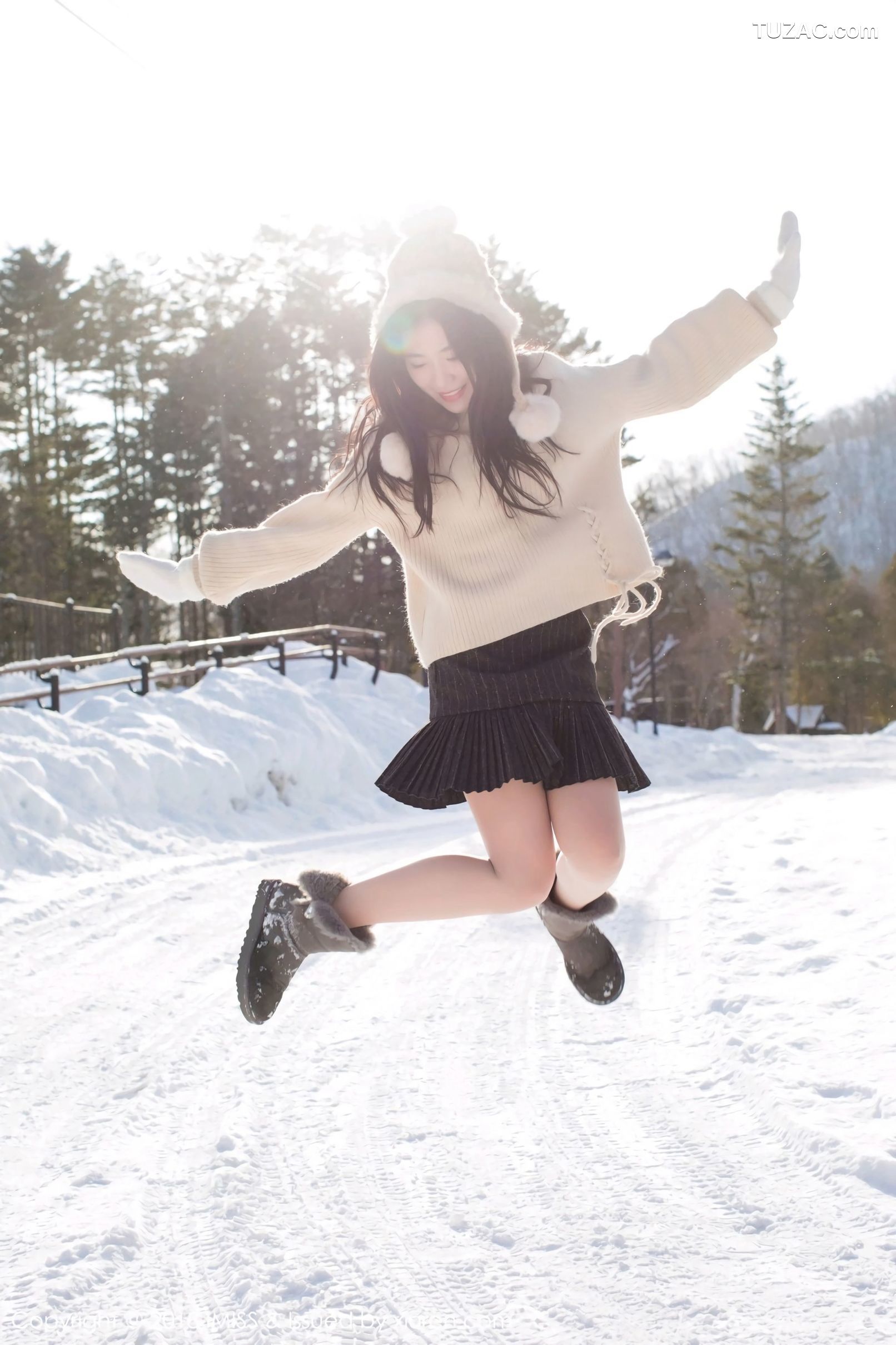 IMiss爱蜜社-272-许诺-北海道旅拍-闪亮酒红色V领睡袍