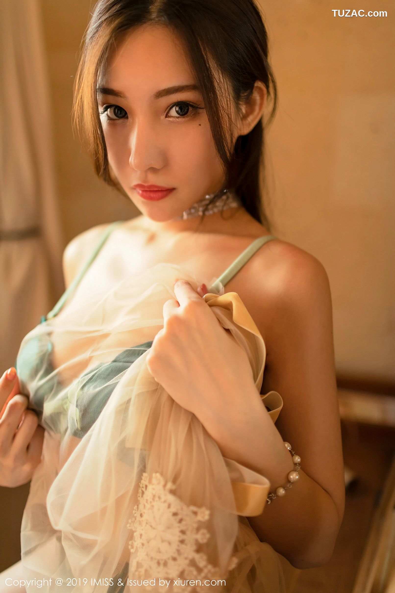 IMiss爱蜜社-319-小狐狸Kathryn-土耳其旅拍-吊带内衣牛仔热裤