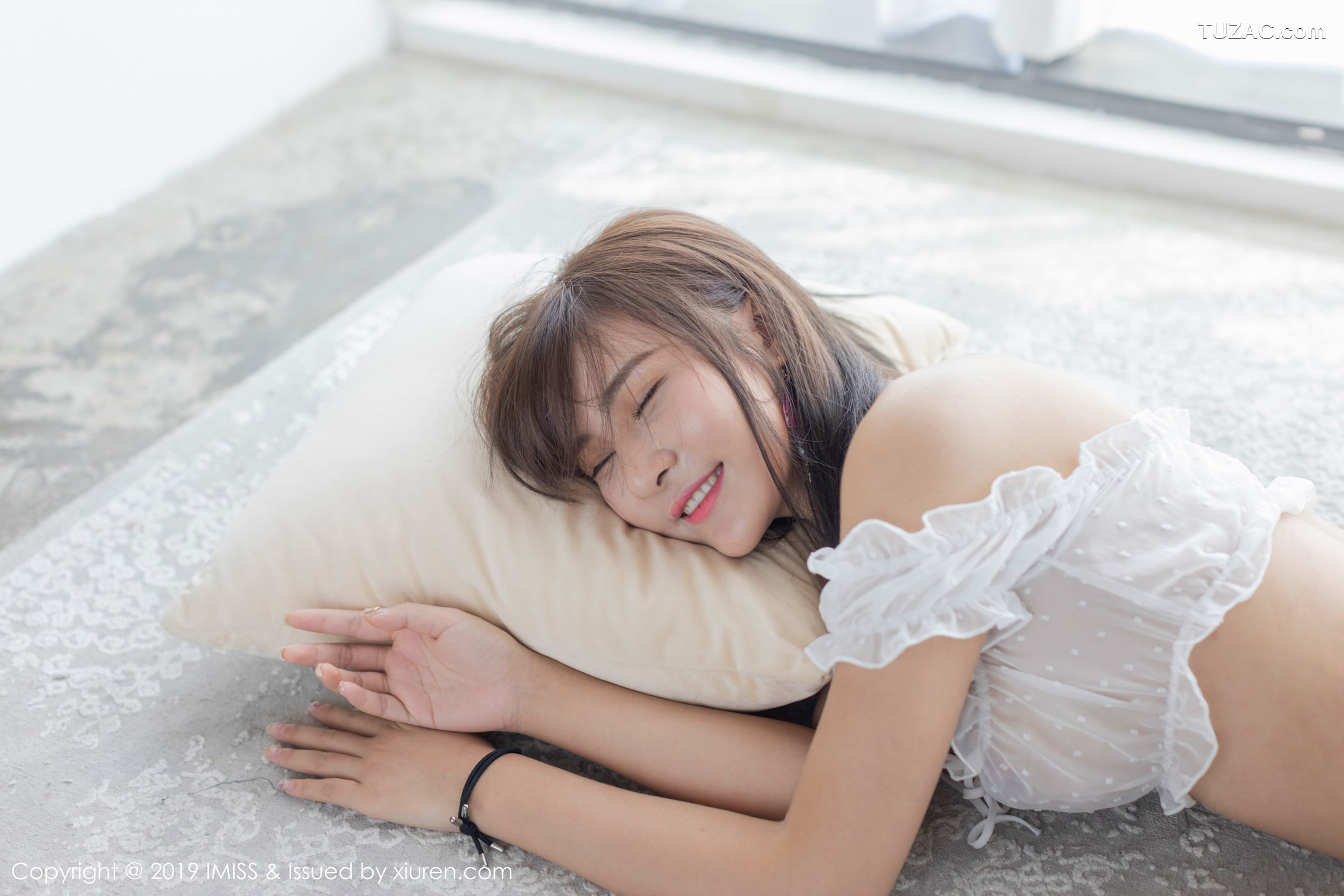 IMiss爱蜜社-339-尹菲-薄纱半透内衣豪乳翘臀