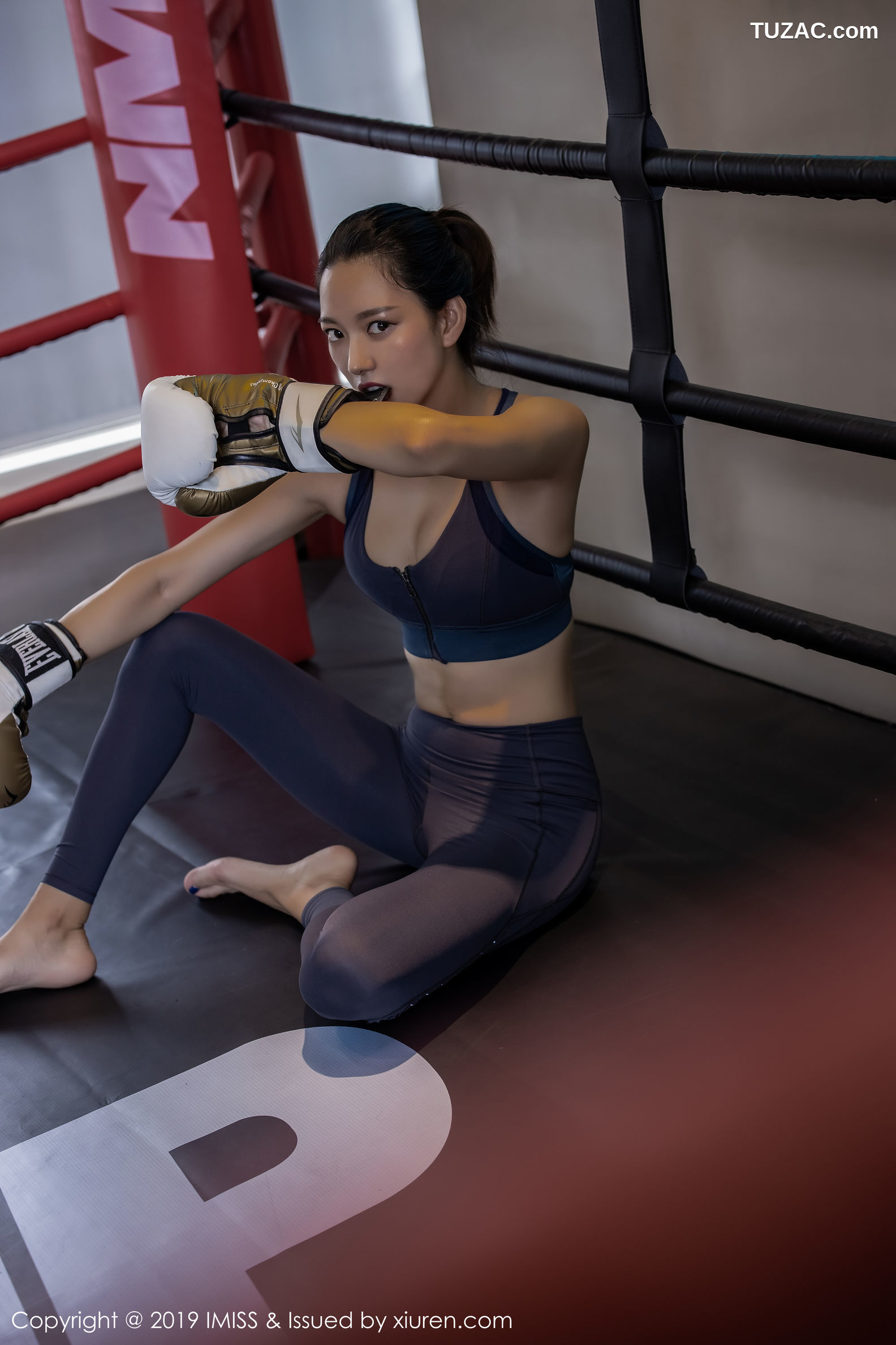 IMiss爱蜜社-396-嫣儿-健身房运动风系列紧身衣完美曲线